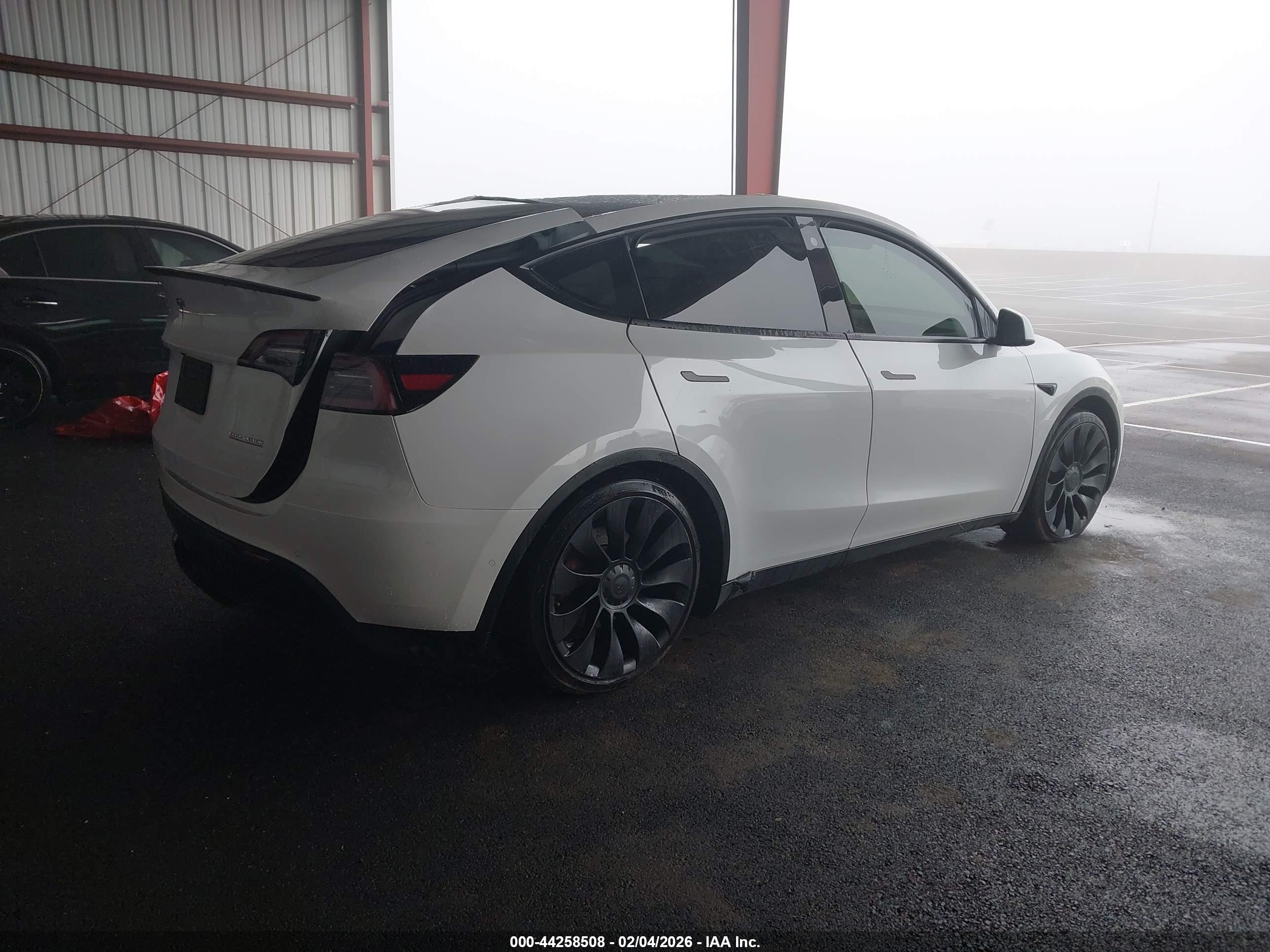 TESLA MODEL image 4