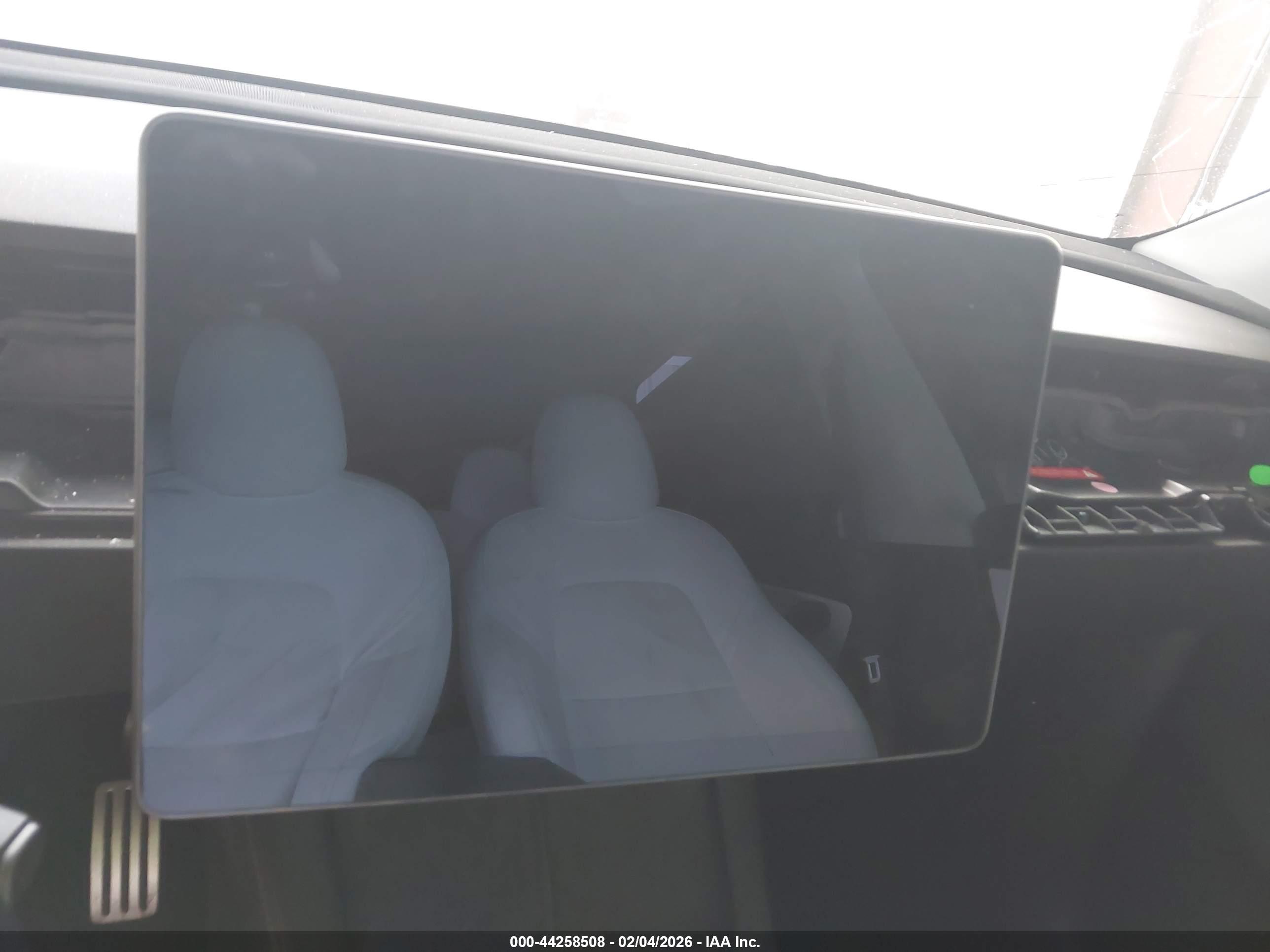 TESLA MODEL image 7