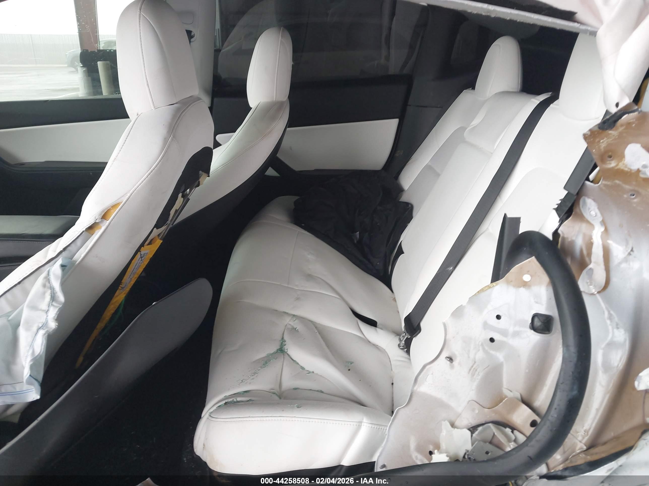 TESLA MODEL image 8
