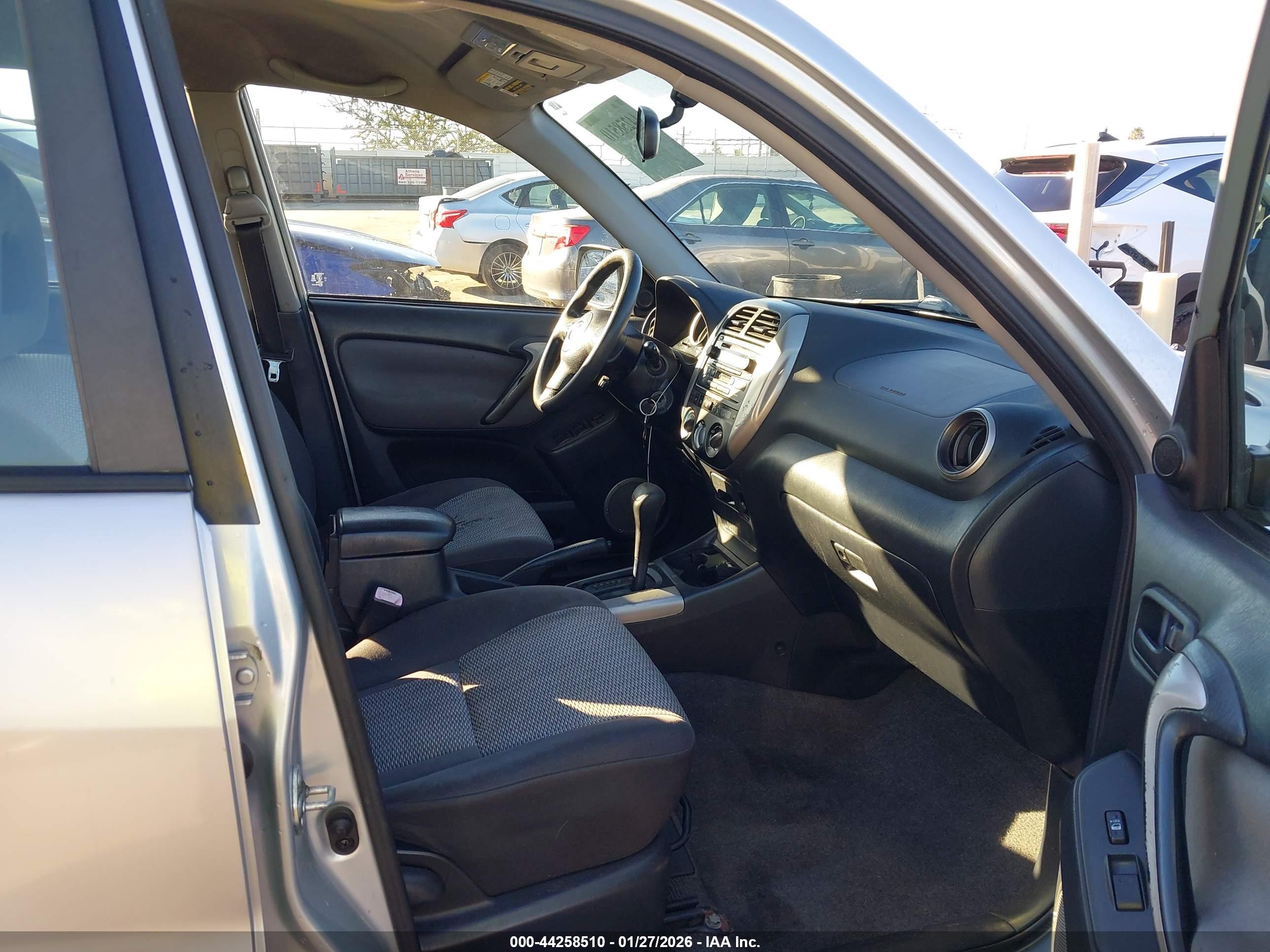 TOYOTA RAV4 image 5