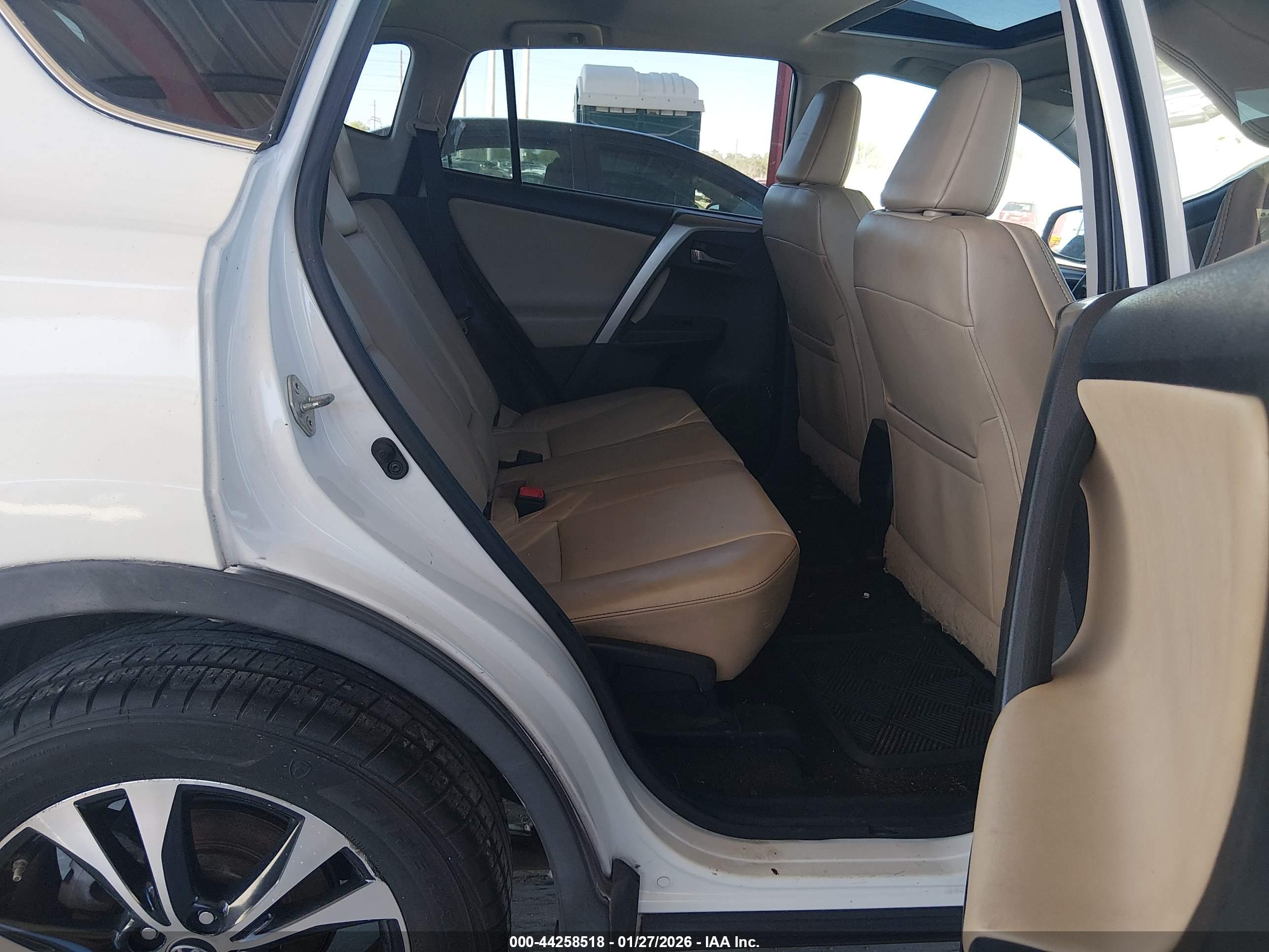 TOYOTA RAV4 image 8
