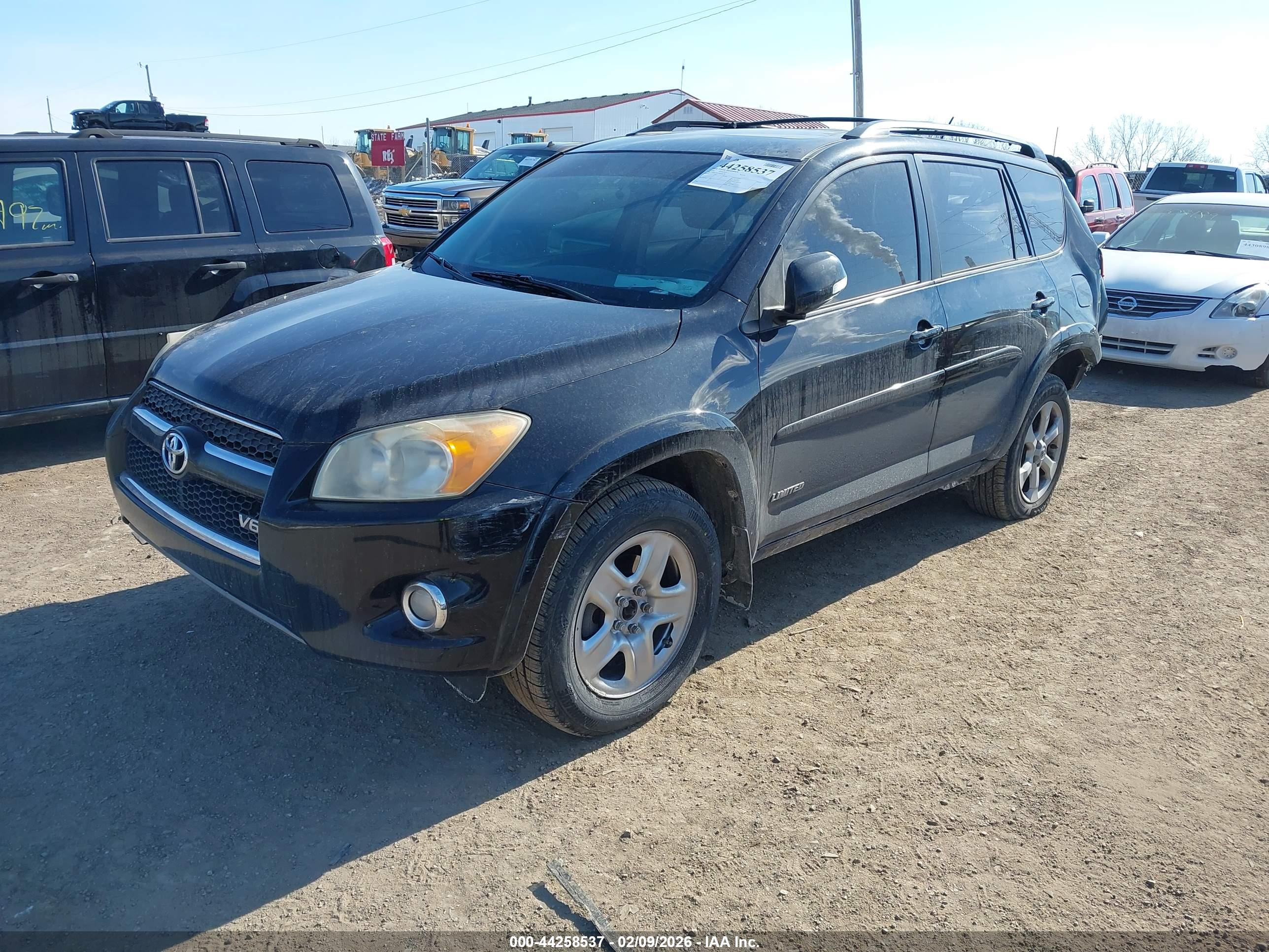 TOYOTA RAV4 image 2