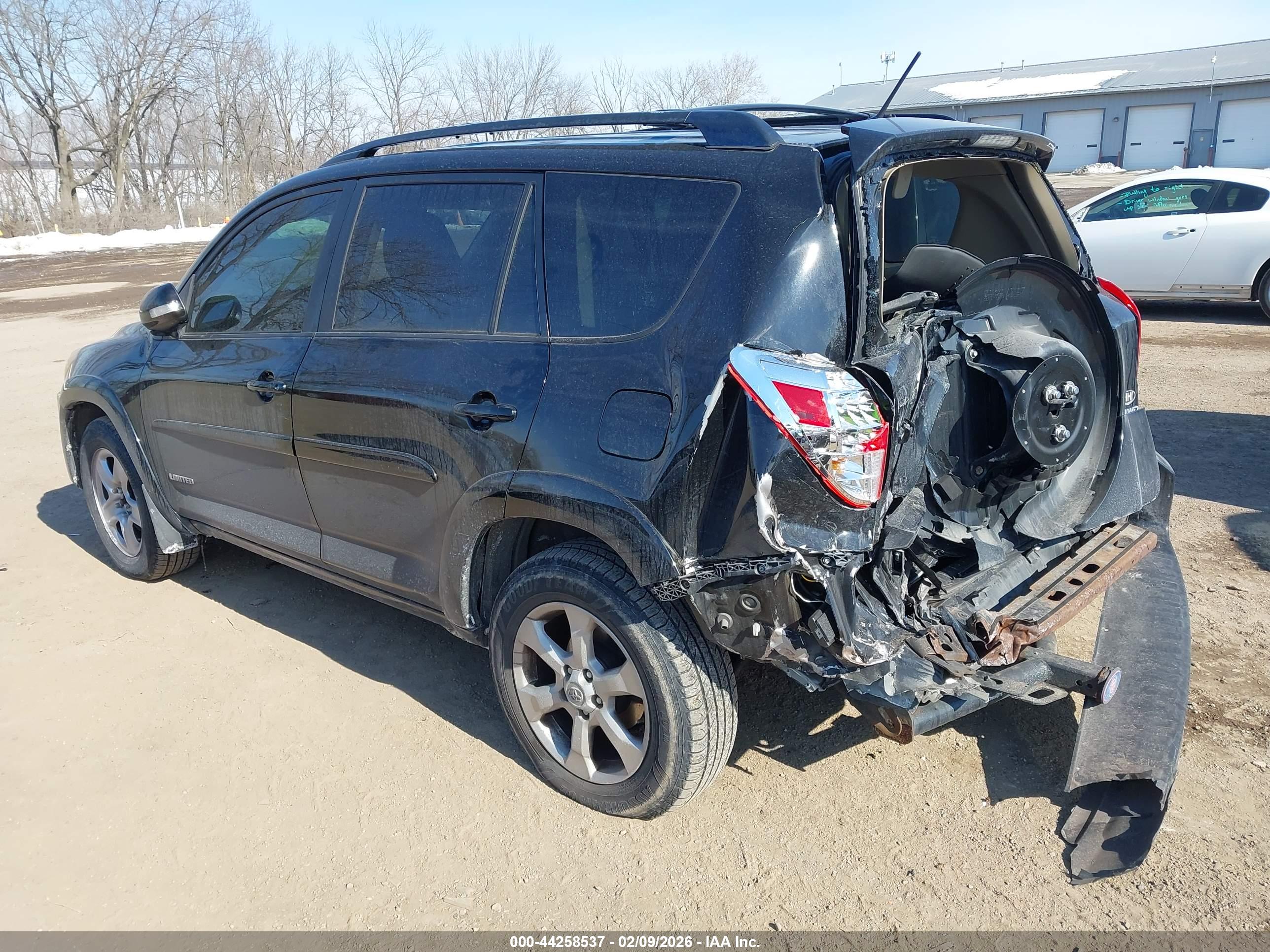 TOYOTA RAV4 image 3