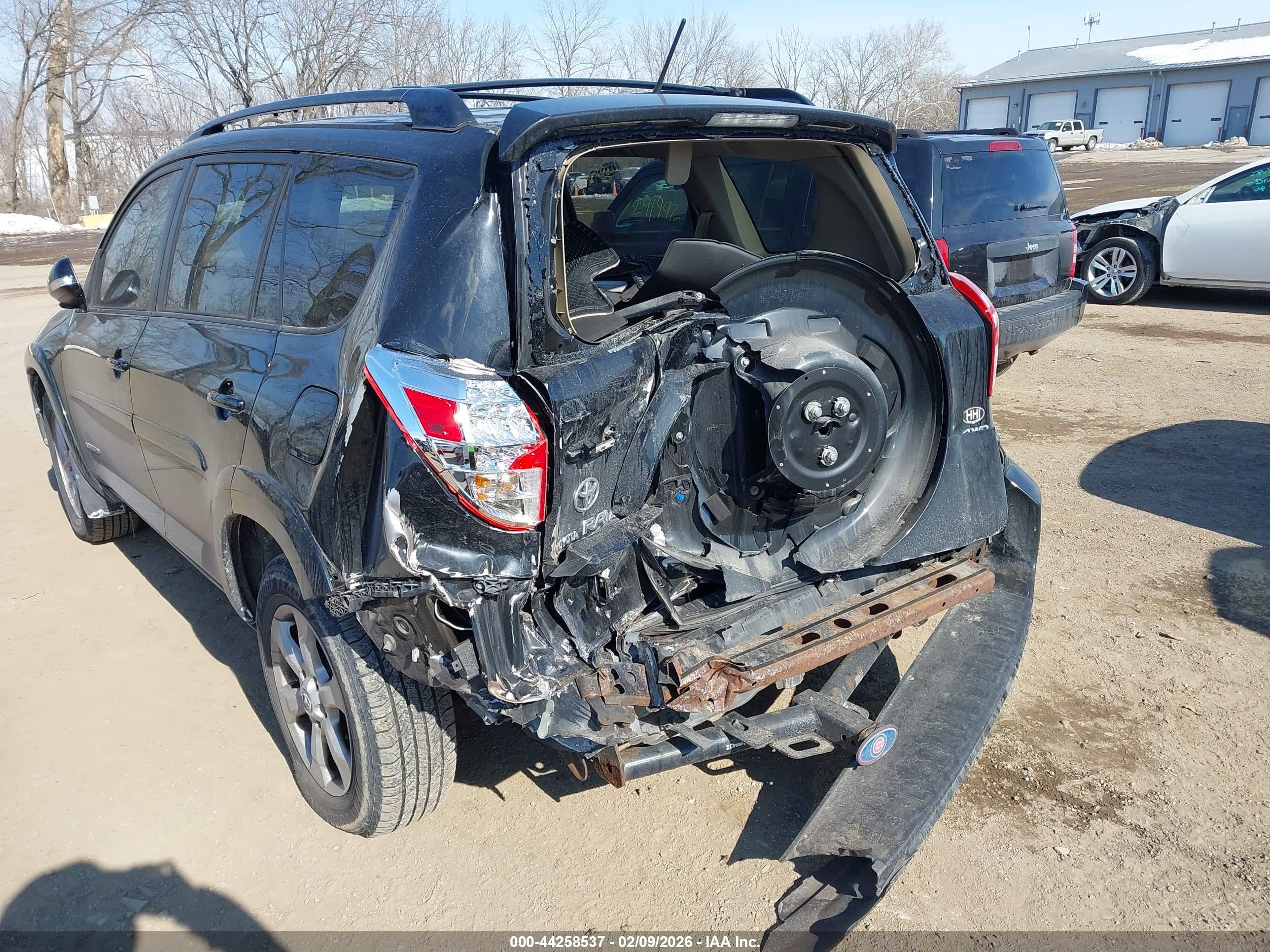 TOYOTA RAV4 image 6