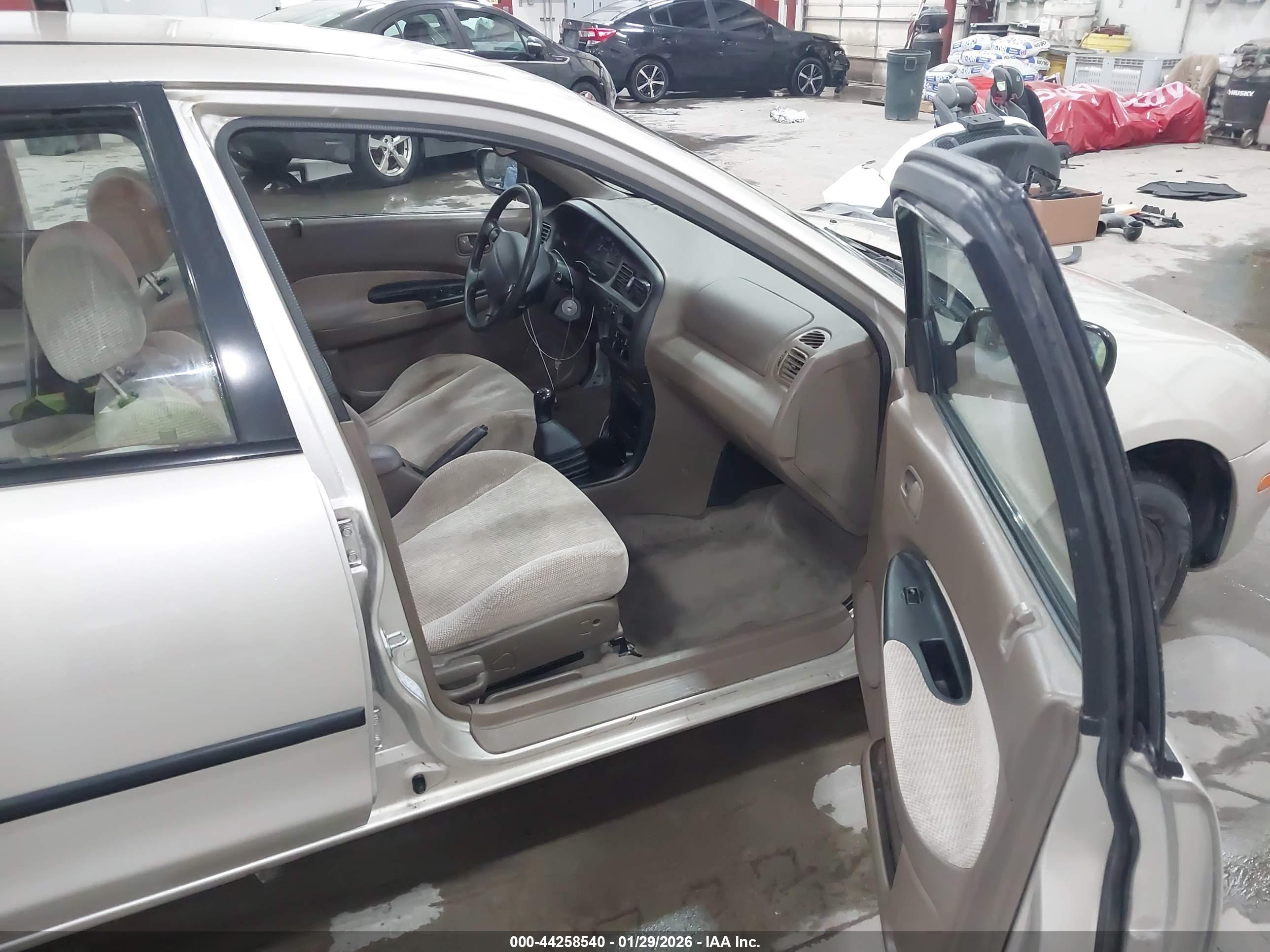 MAZDA PROTEGE image 5