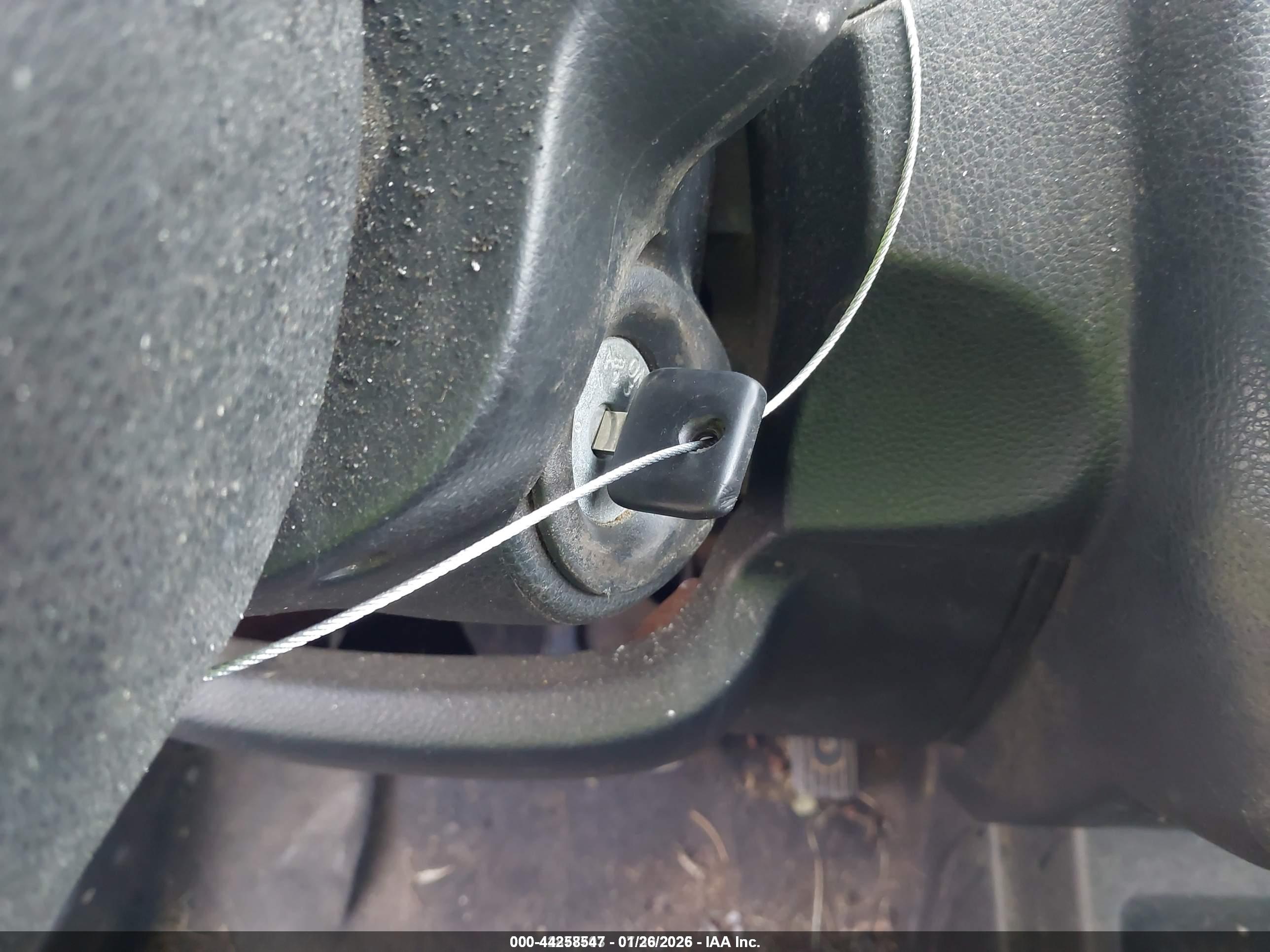 NISSAN VERSA image 11
