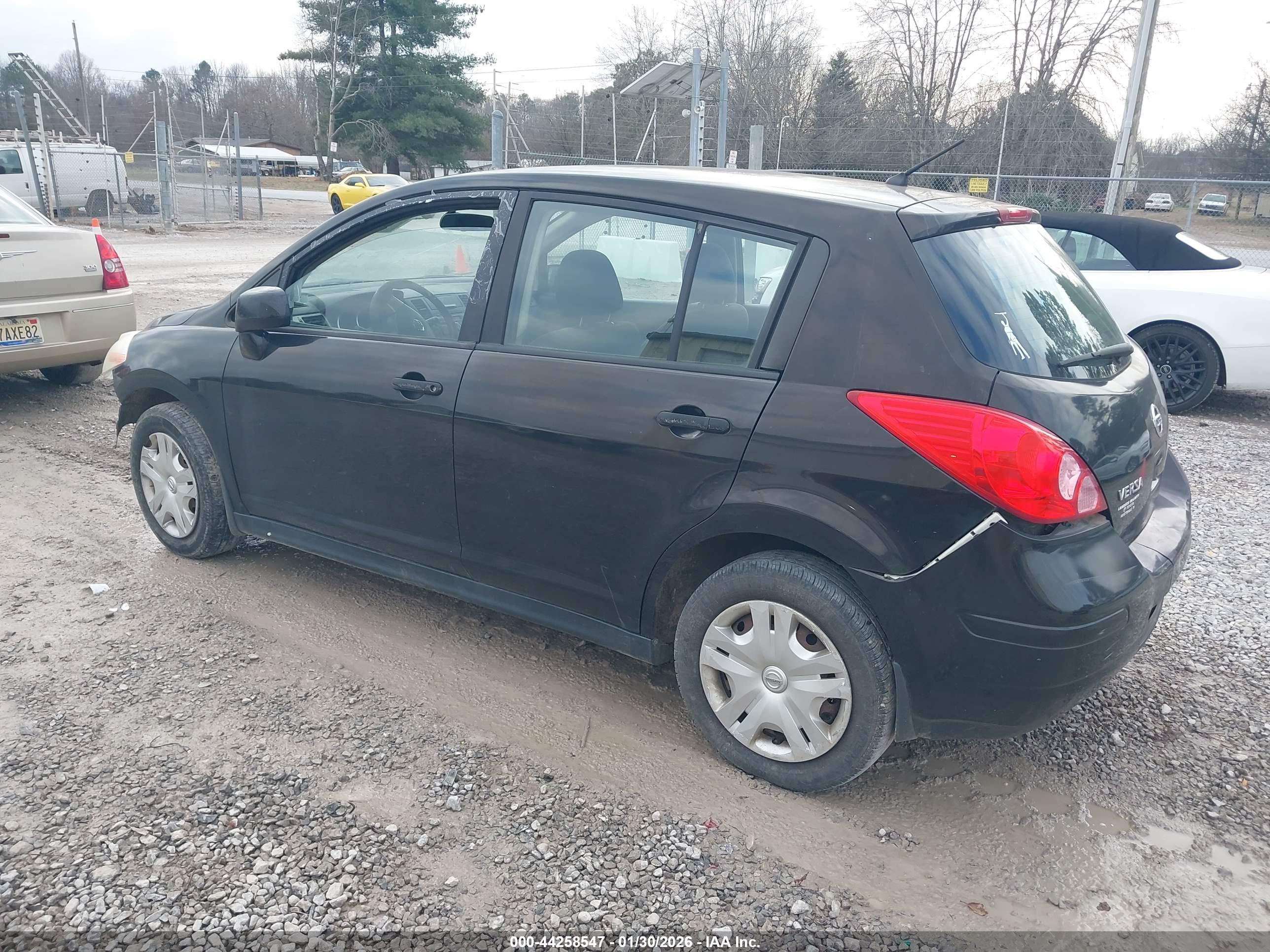 NISSAN VERSA image 3