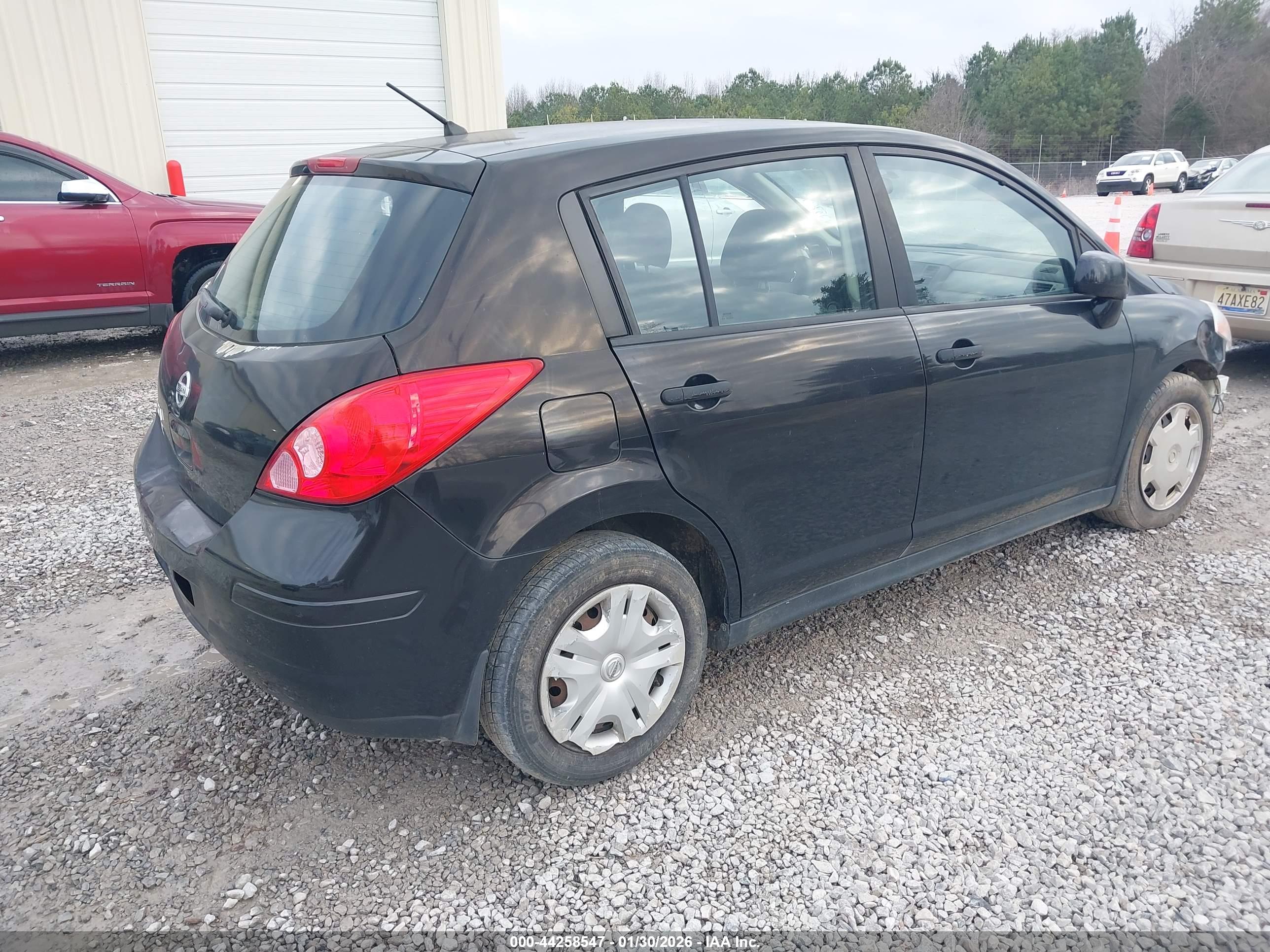 NISSAN VERSA image 4