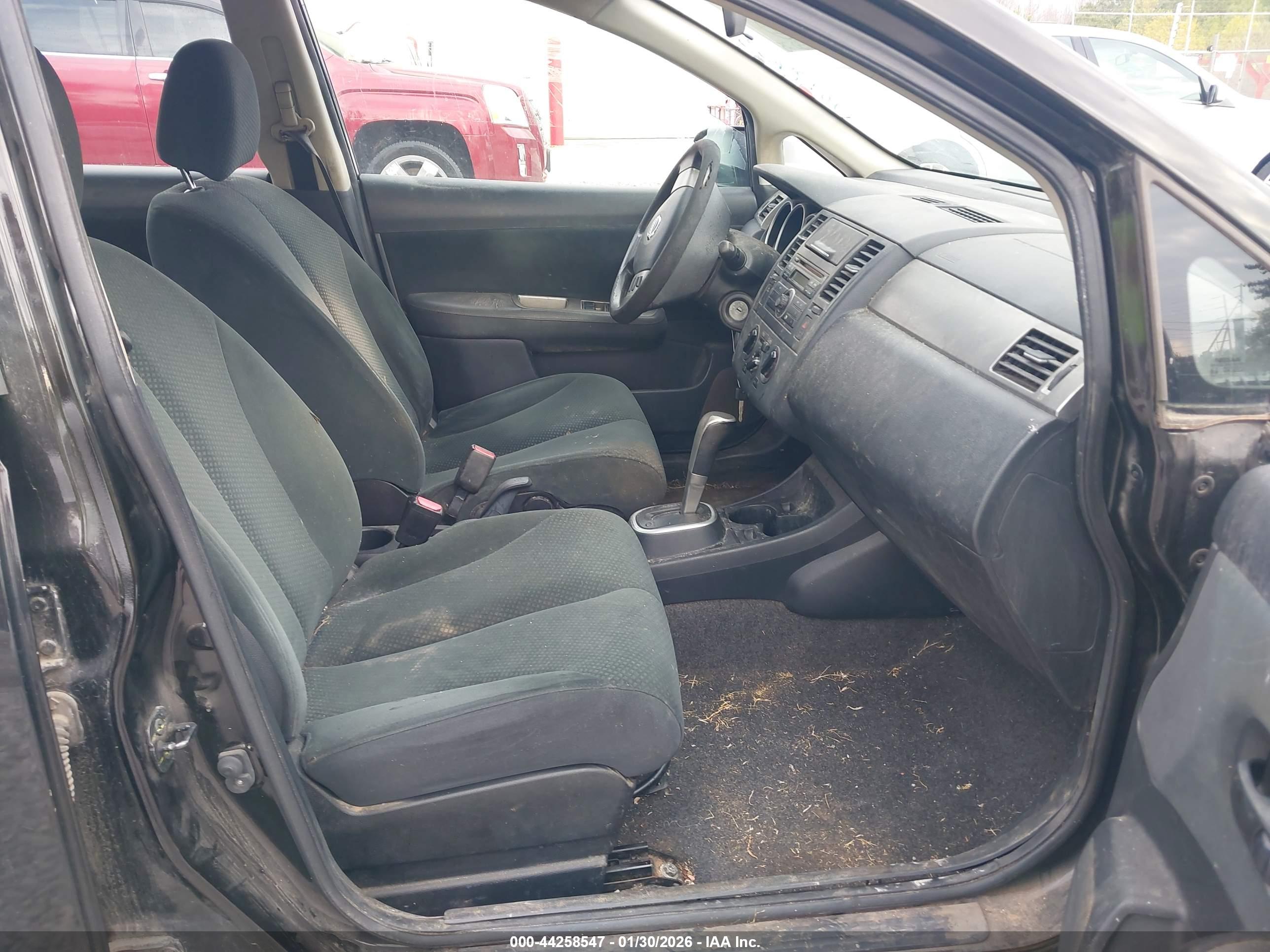 NISSAN VERSA image 5