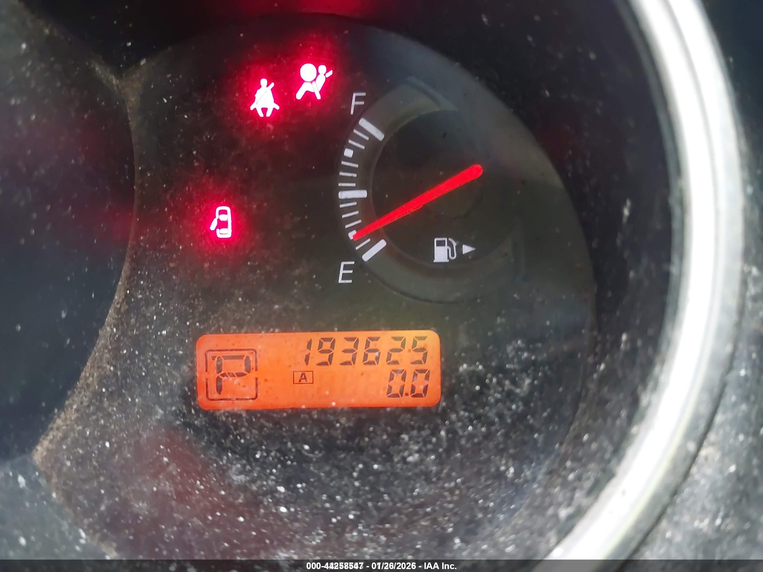 NISSAN VERSA image 7