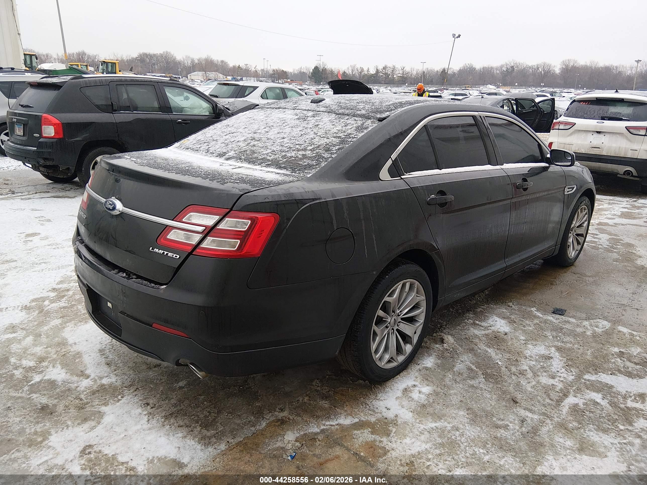 FORD TAURUS image 4