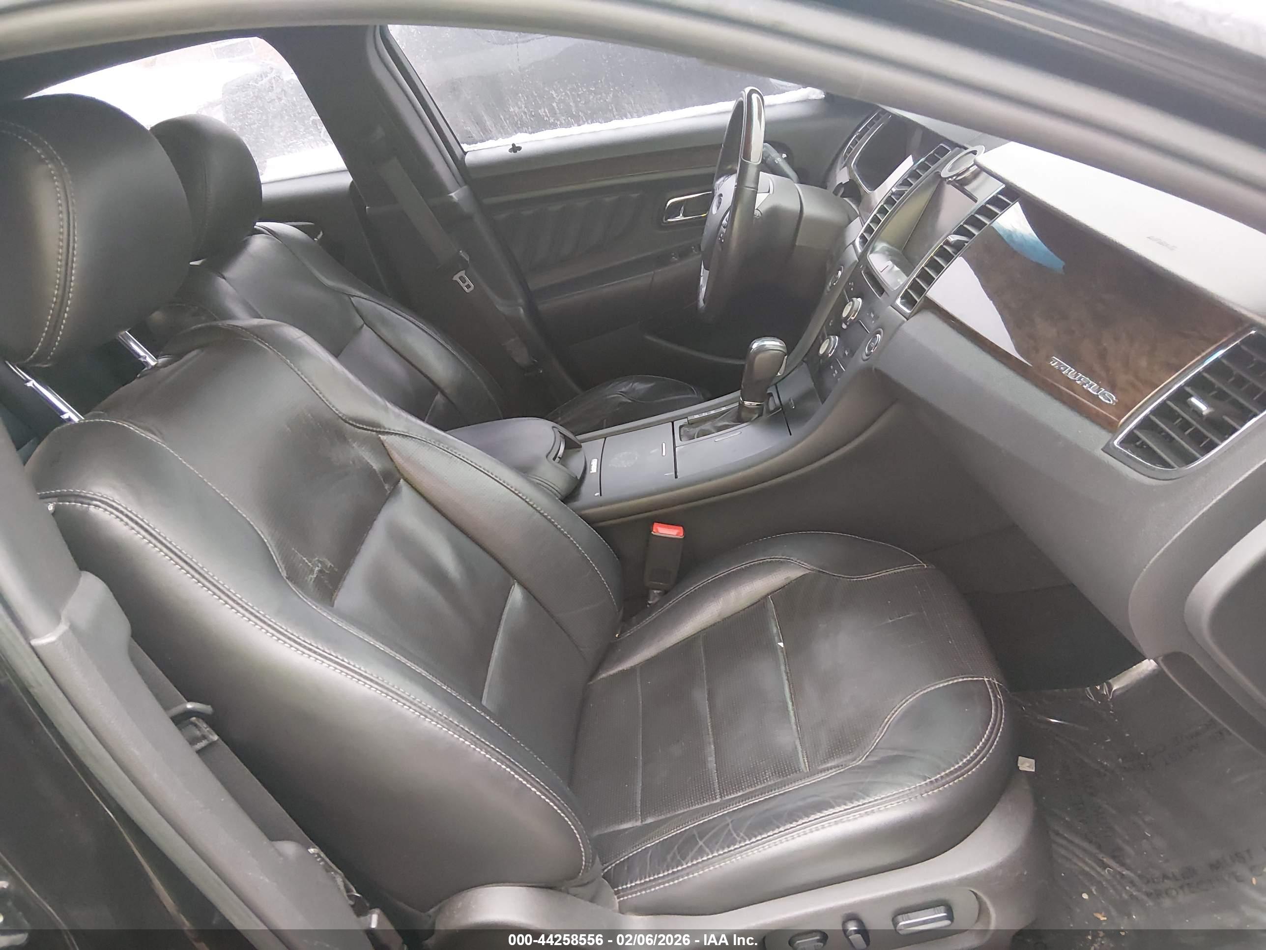 FORD TAURUS image 5