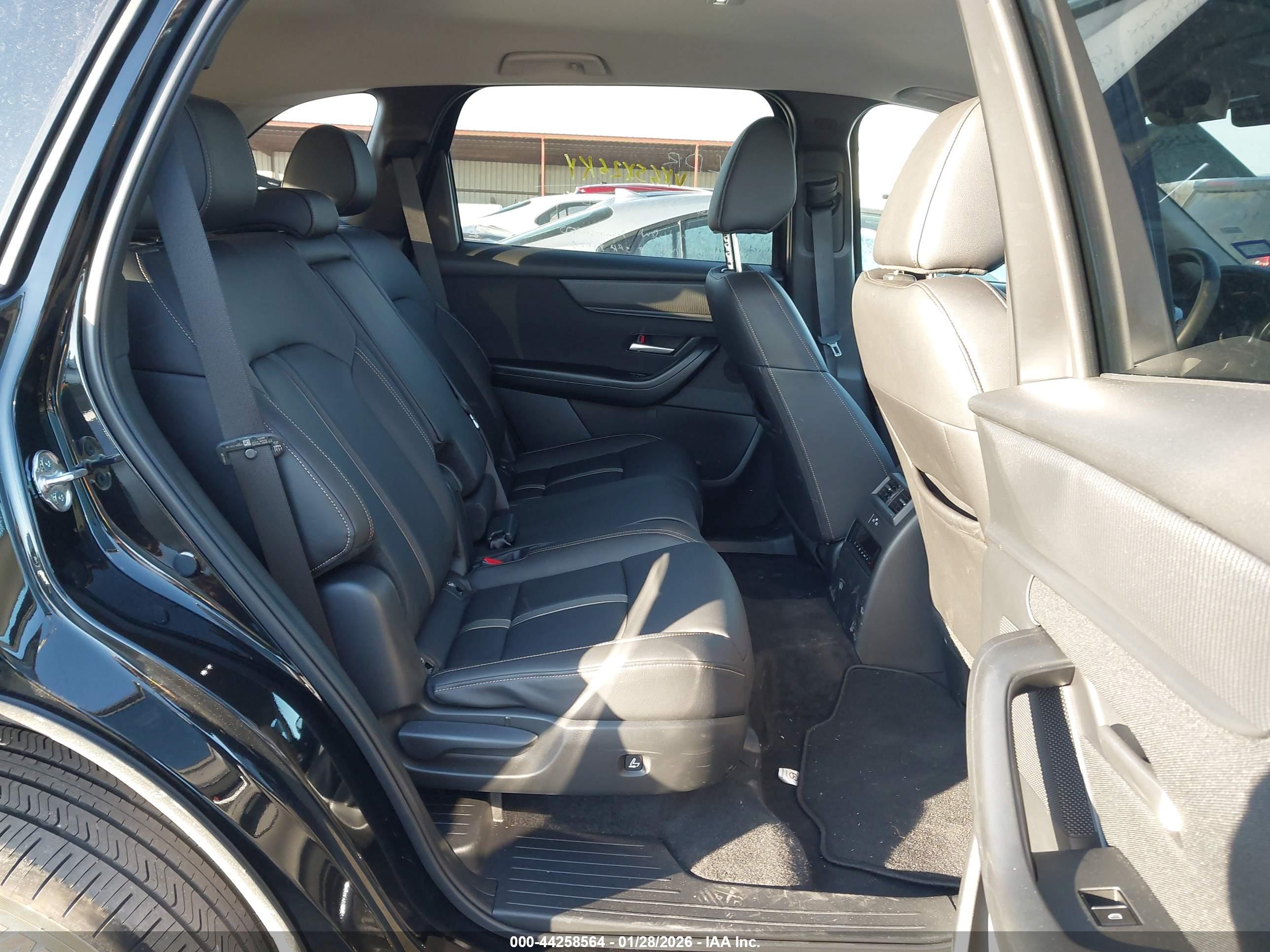 MAZDA CX-90 image 8