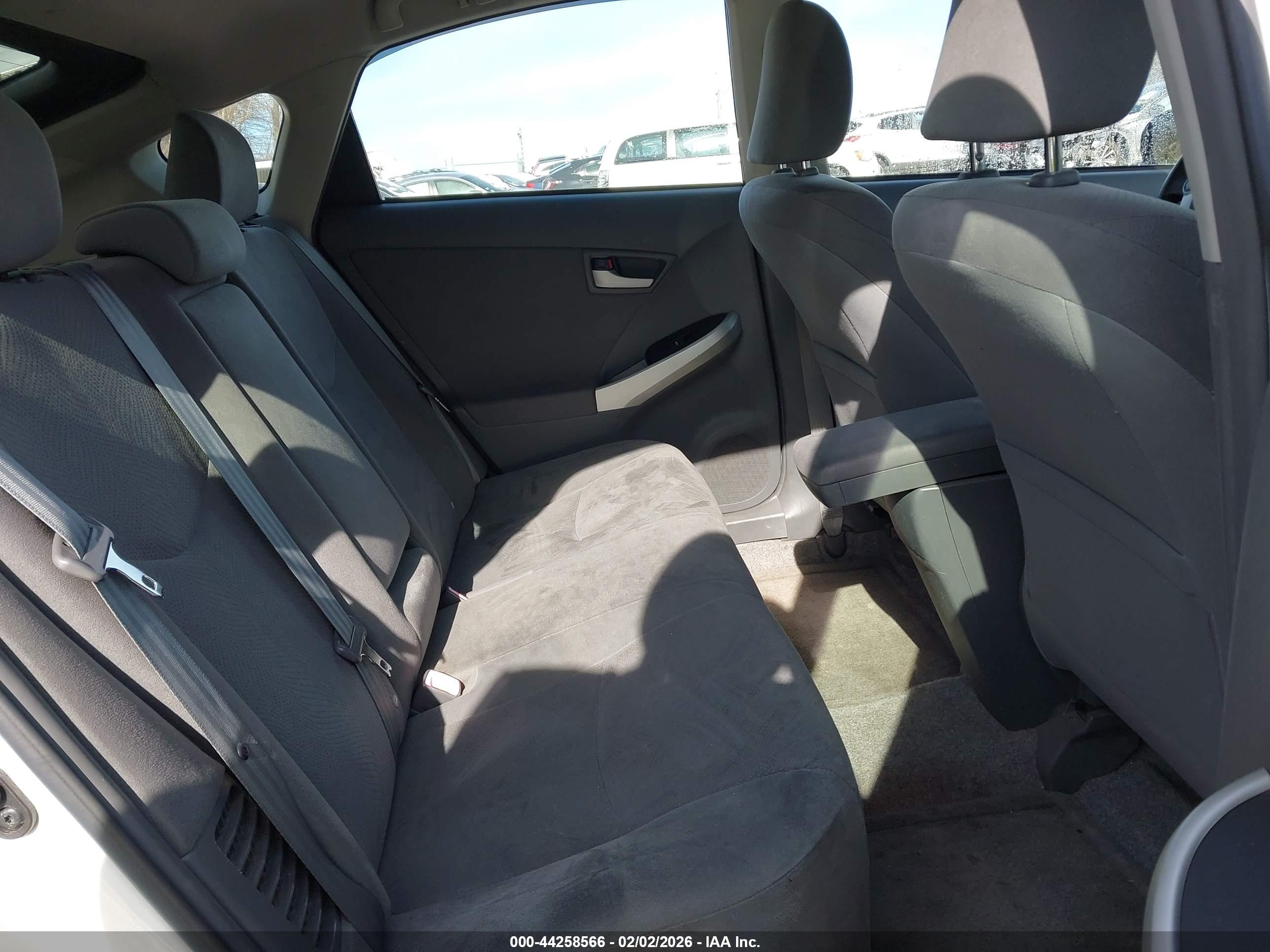 TOYOTA PRIUS image 8