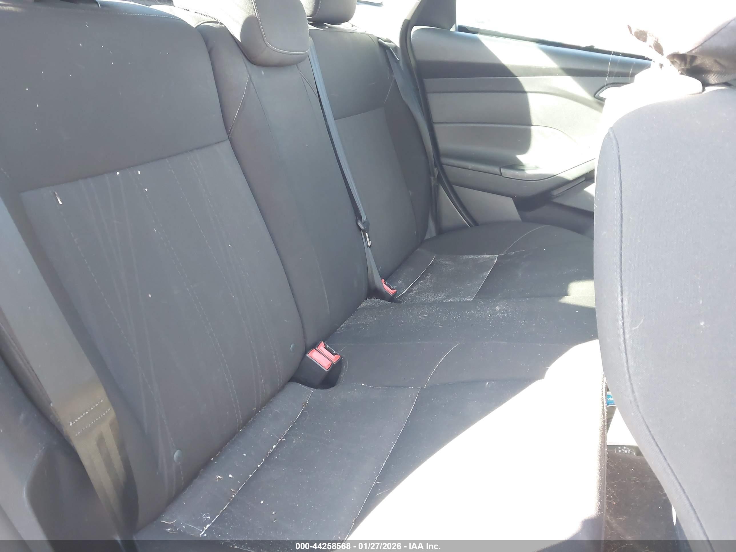 FORD FOCUS image 8