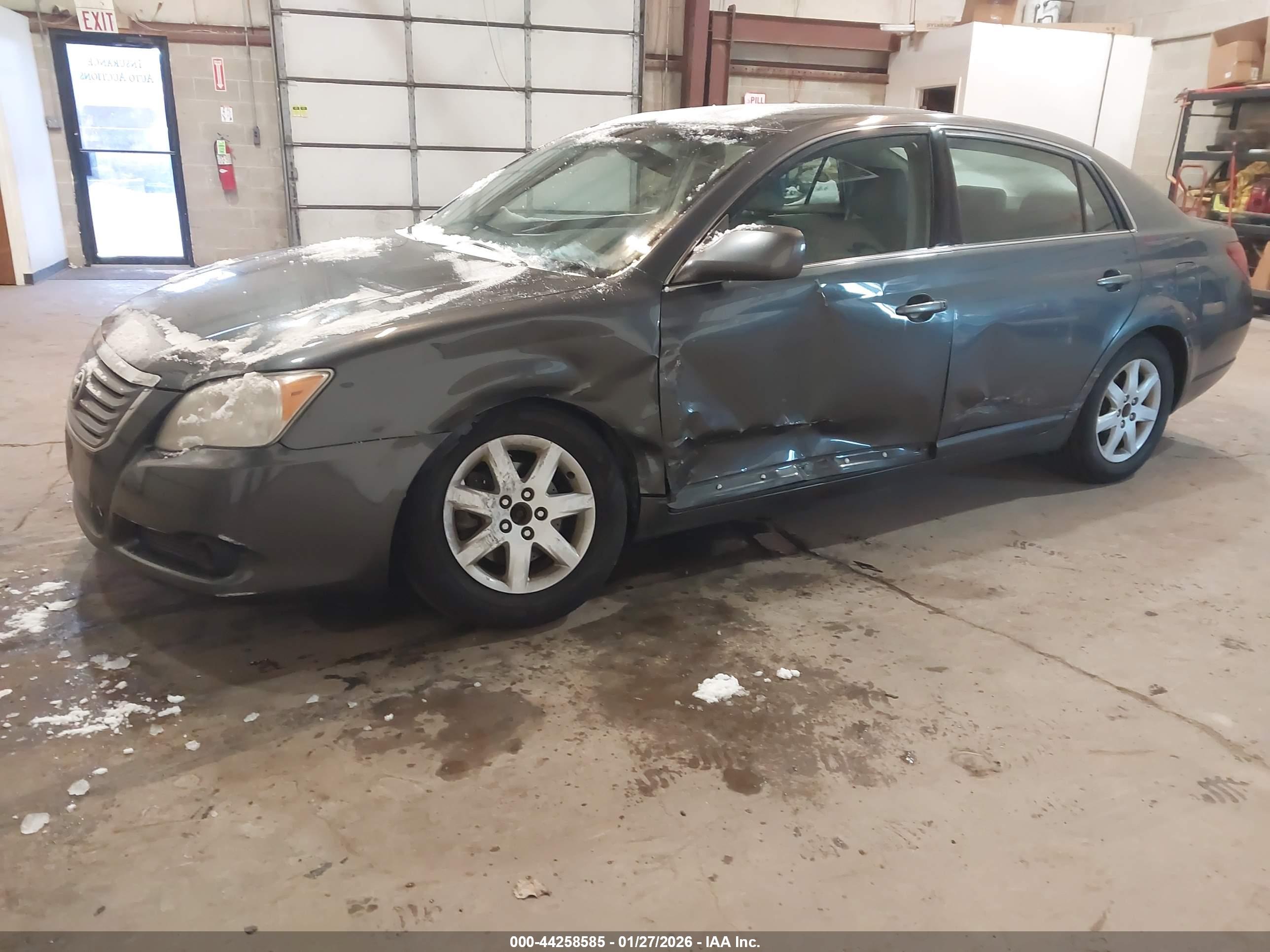 TOYOTA AVALON image 2