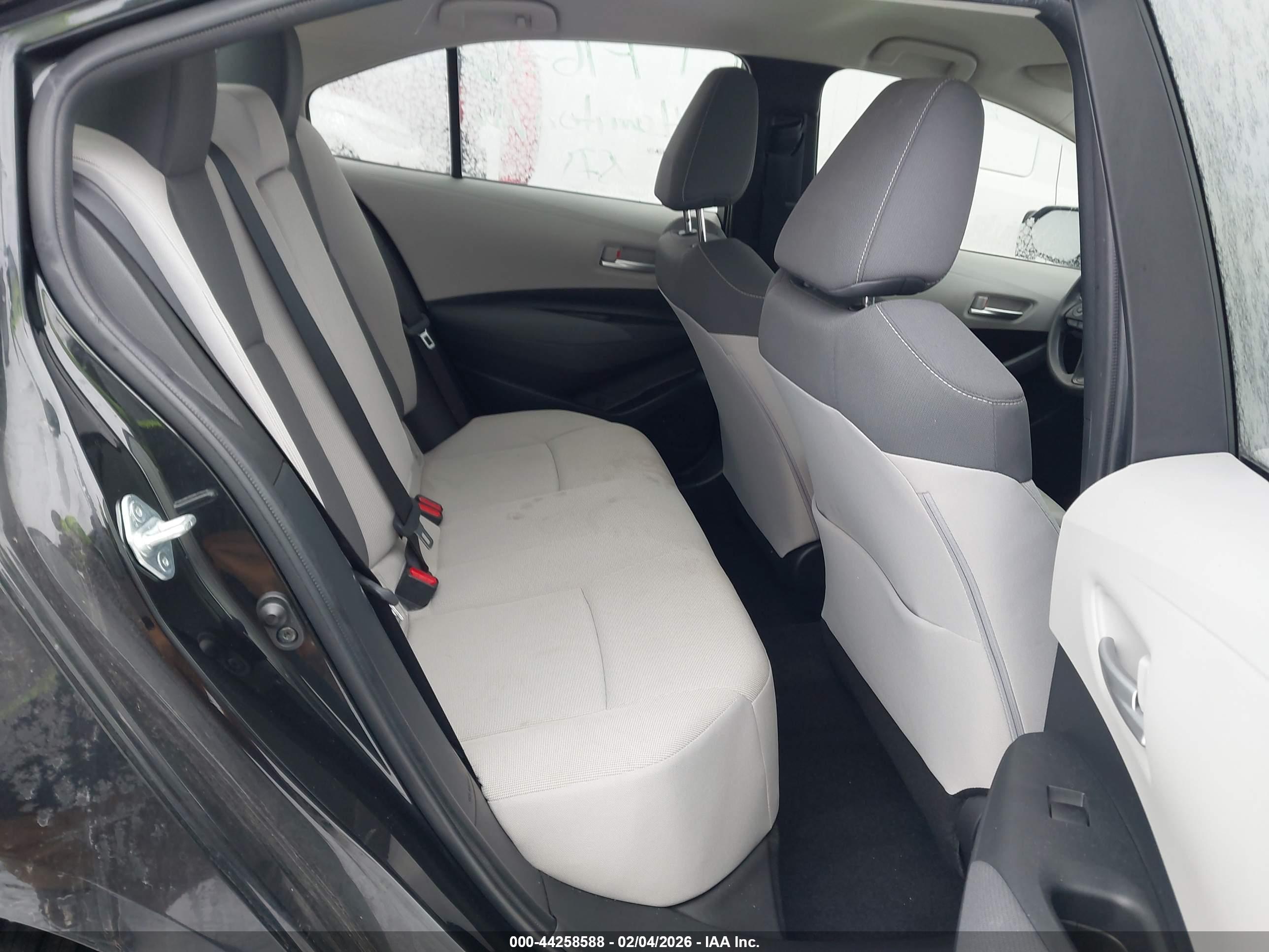 TOYOTA COROLLA image 8