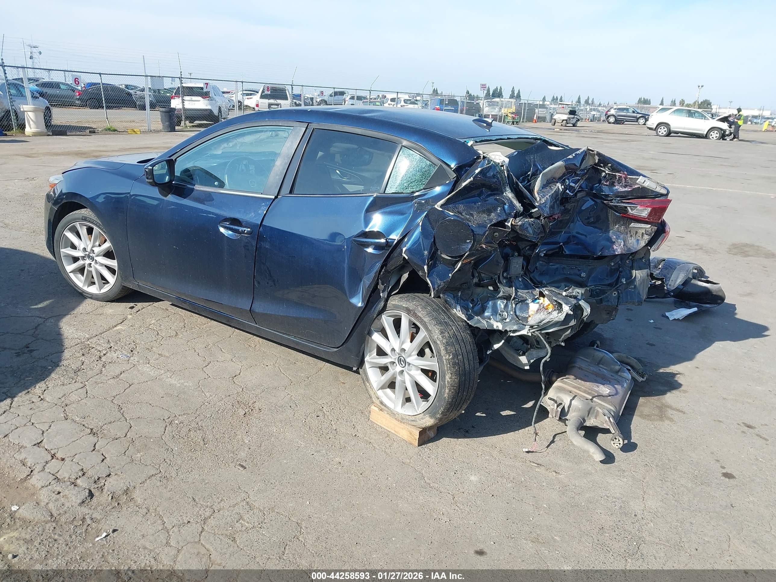 MAZDA MAZDA3 image 3