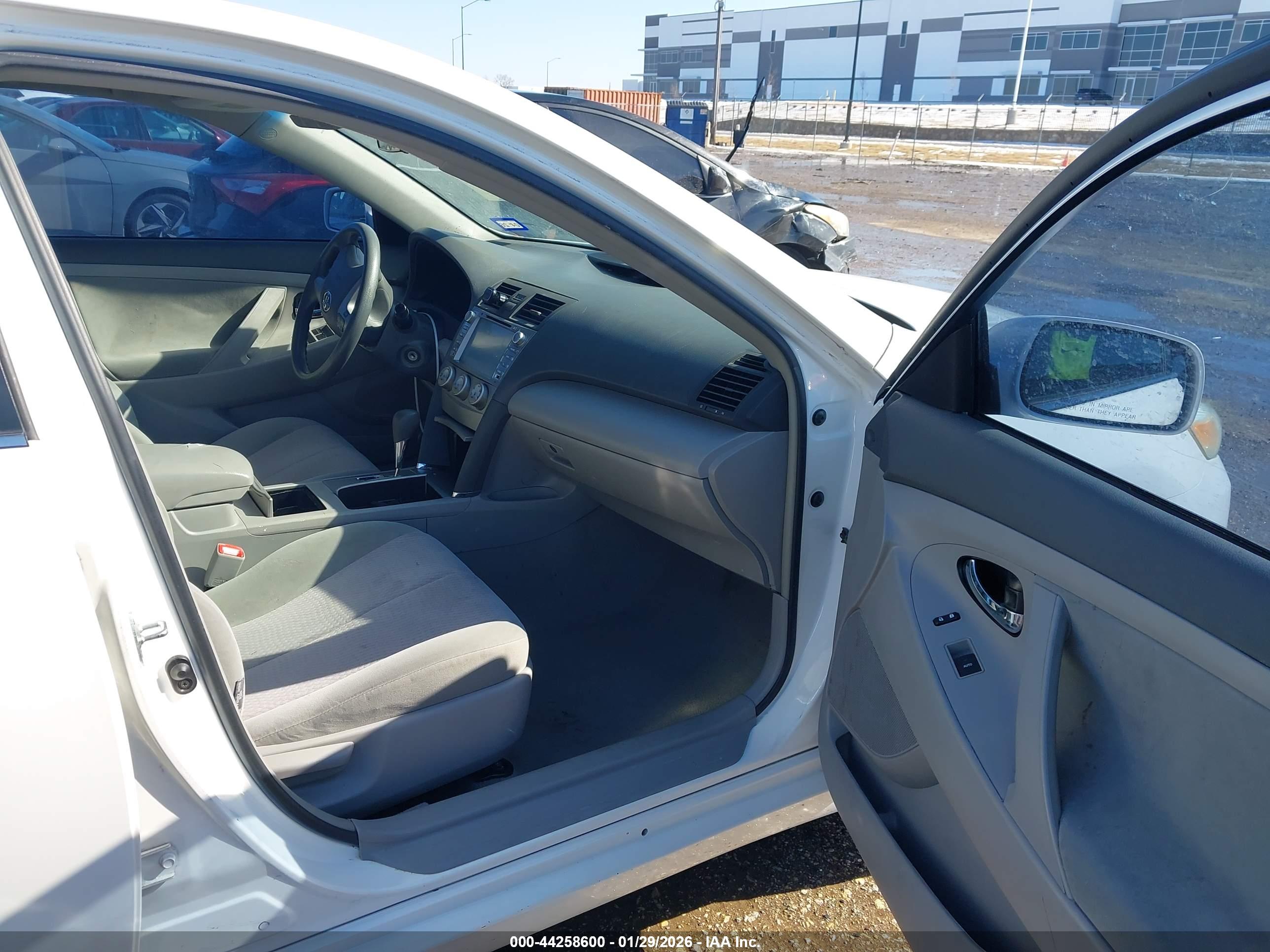 TOYOTA CAMRY image 5