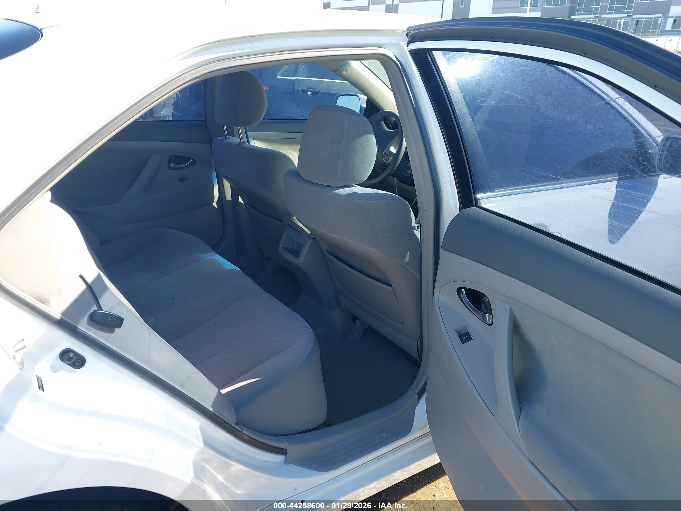 TOYOTA CAMRY image 8