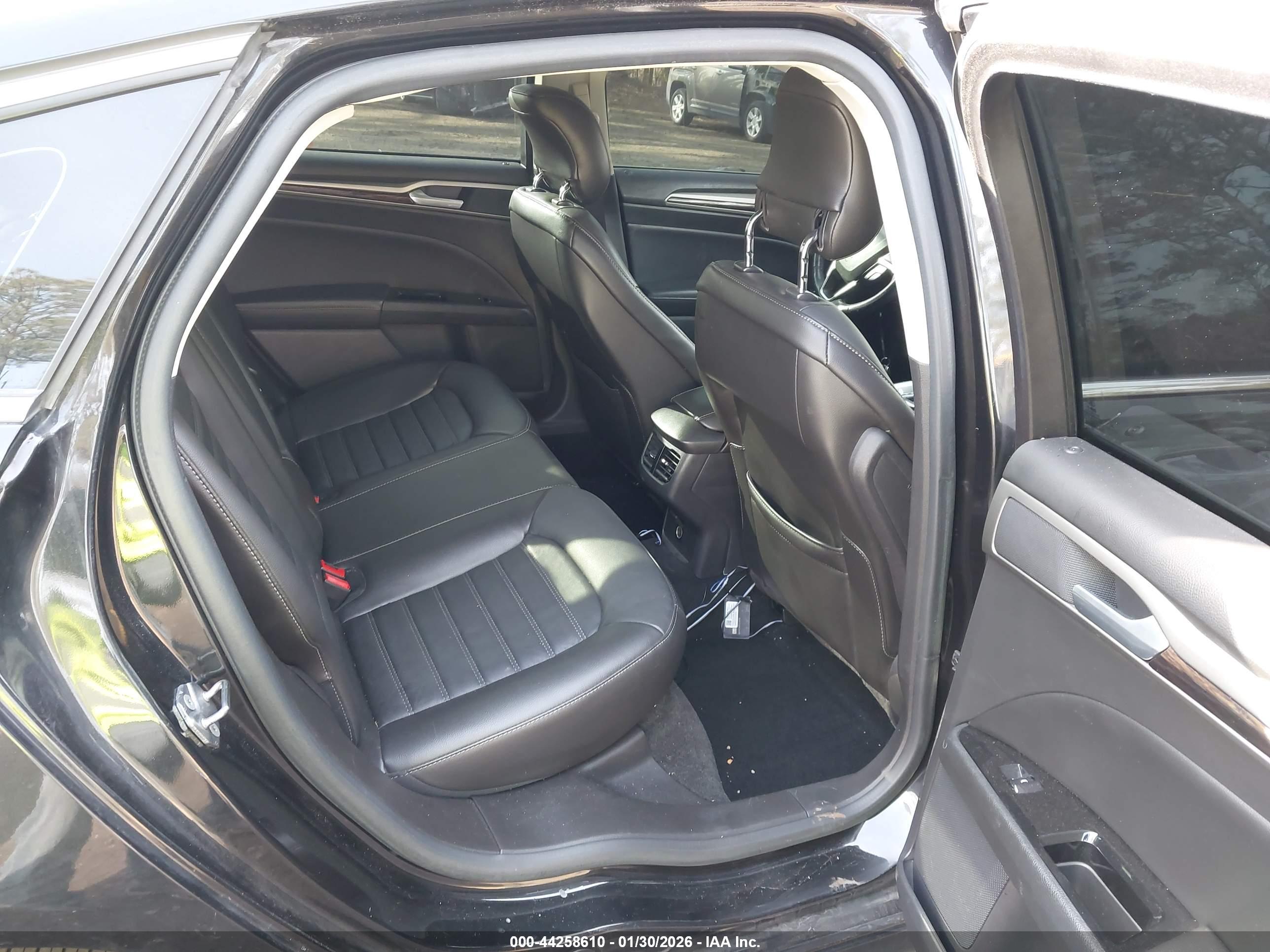 FORD FUSION image 8