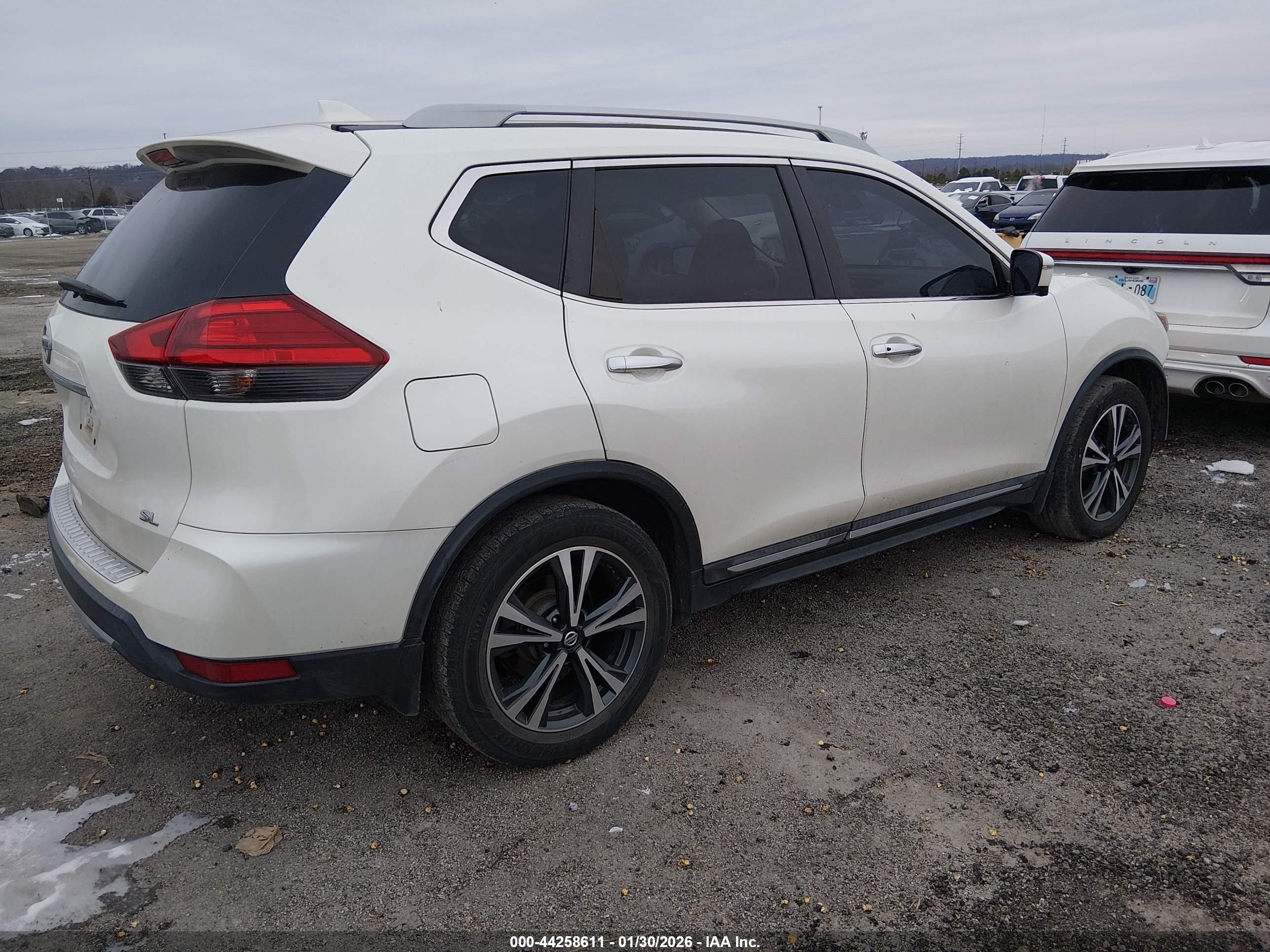 NISSAN ROGUE image 4