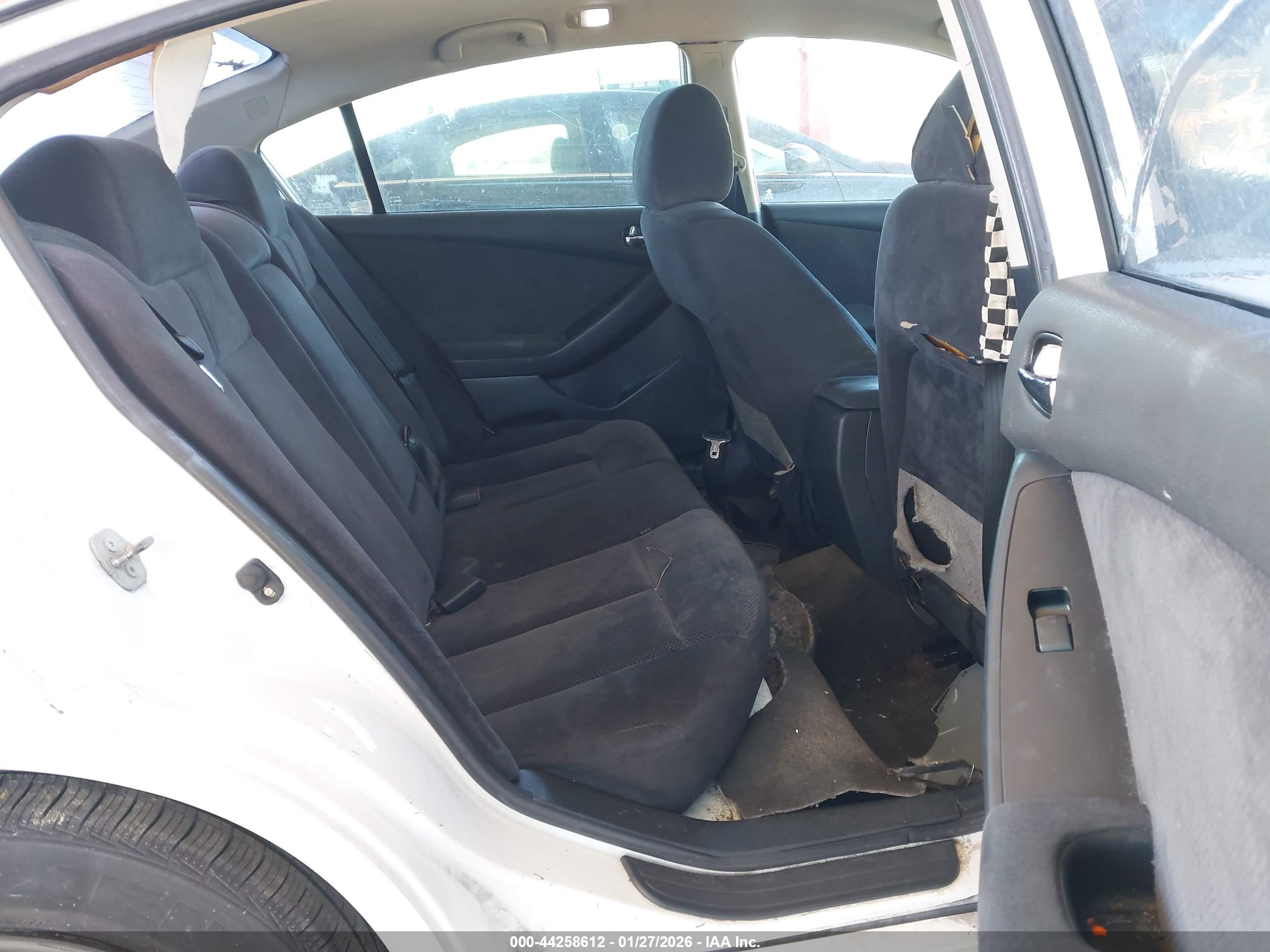 NISSAN ALTIMA image 8