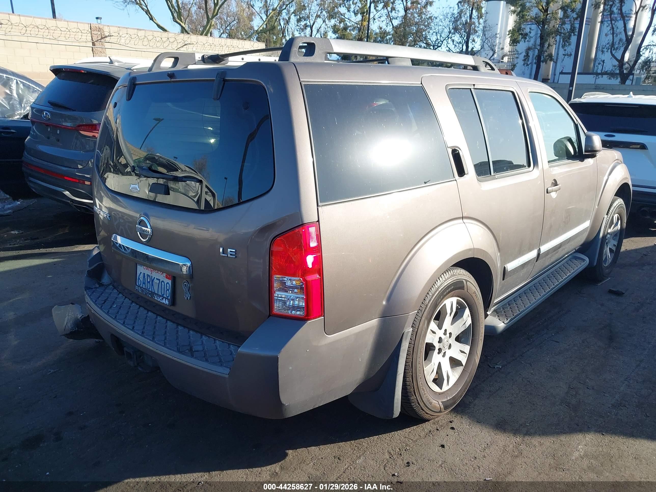 NISSAN PATHFINDER image 4
