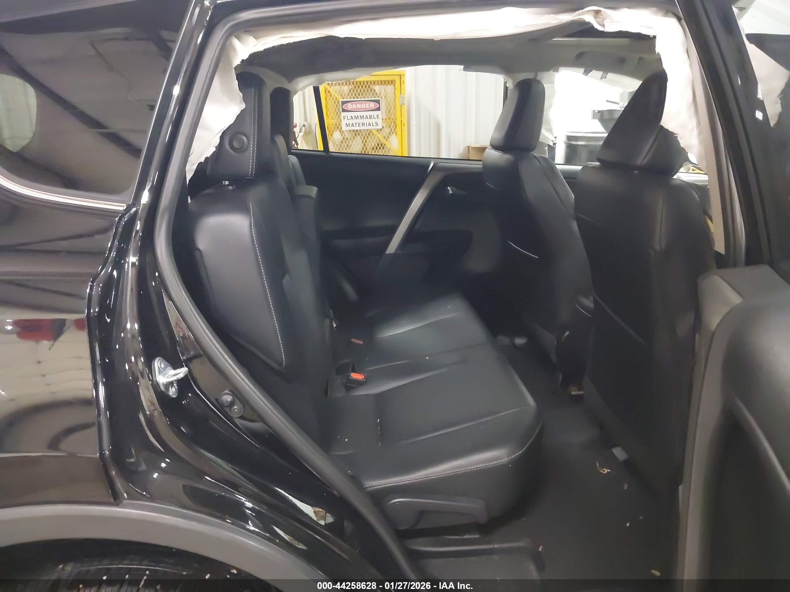 TOYOTA RAV4 image 8