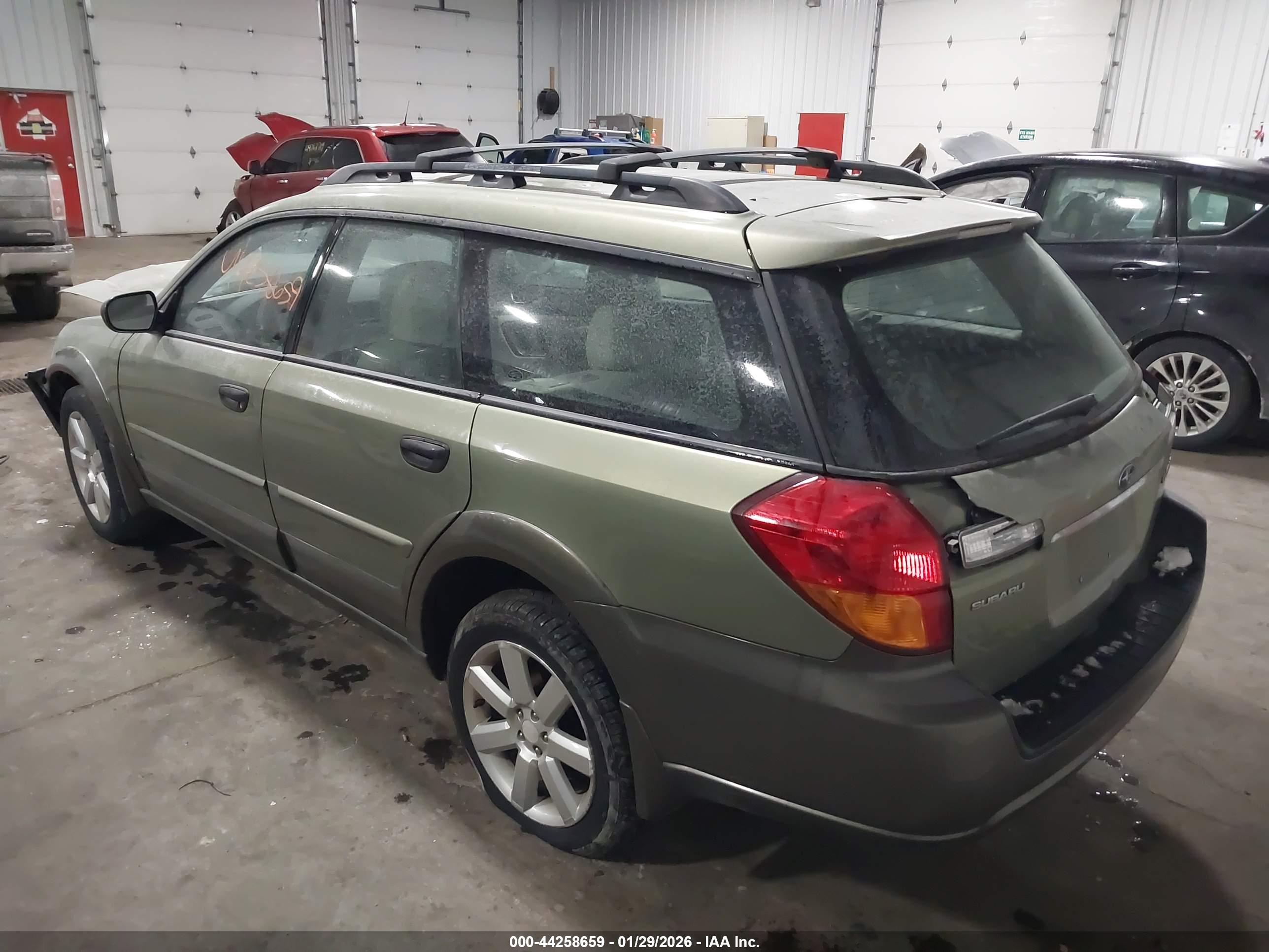 SUBARU OUTBACK image 3