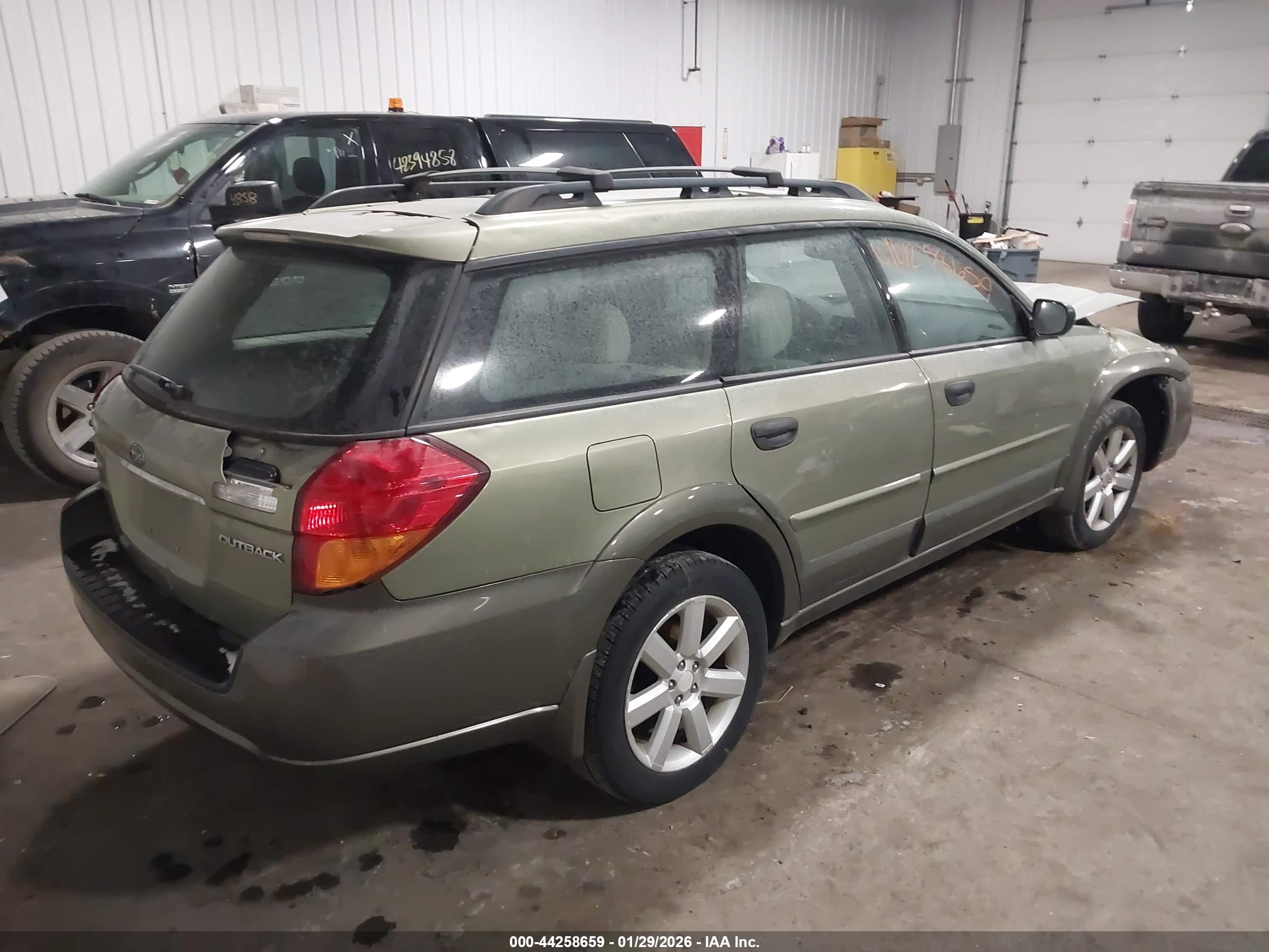 SUBARU OUTBACK image 4