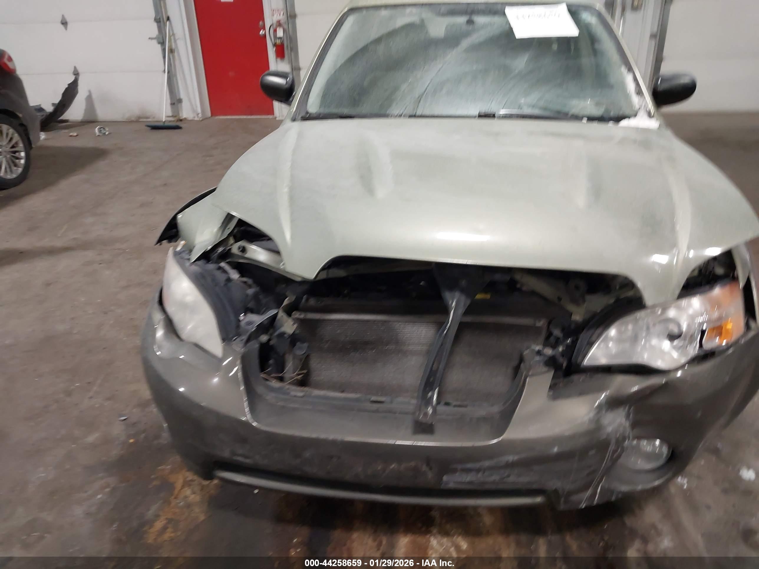 SUBARU OUTBACK image 6