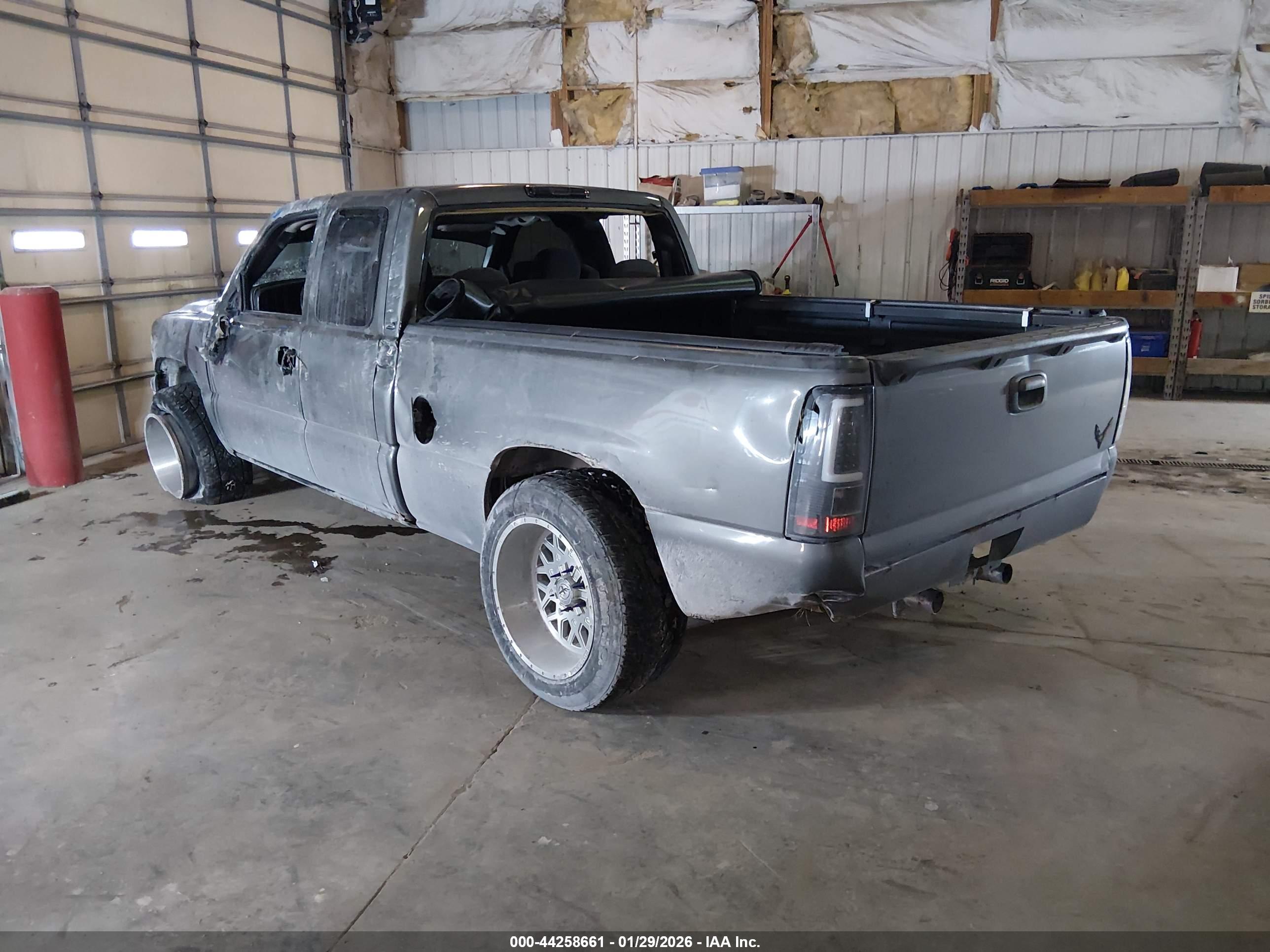 CHEVROLET SILVERADO image 3
