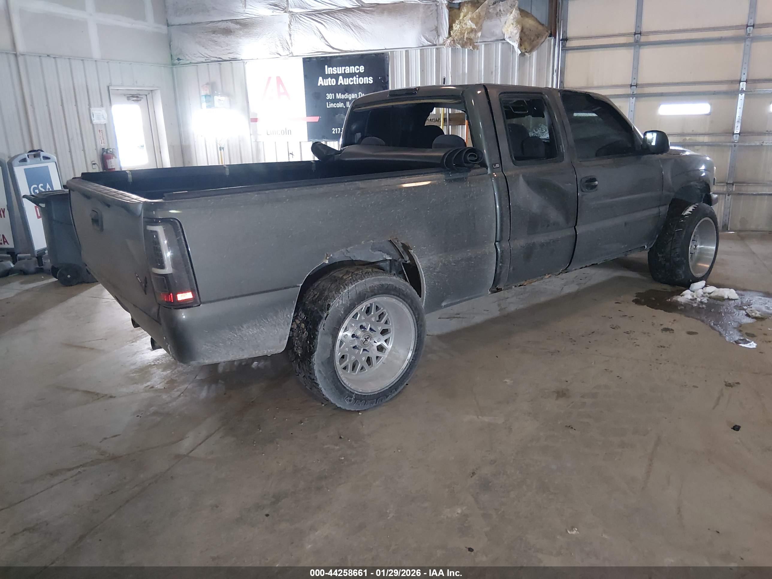 CHEVROLET SILVERADO image 4