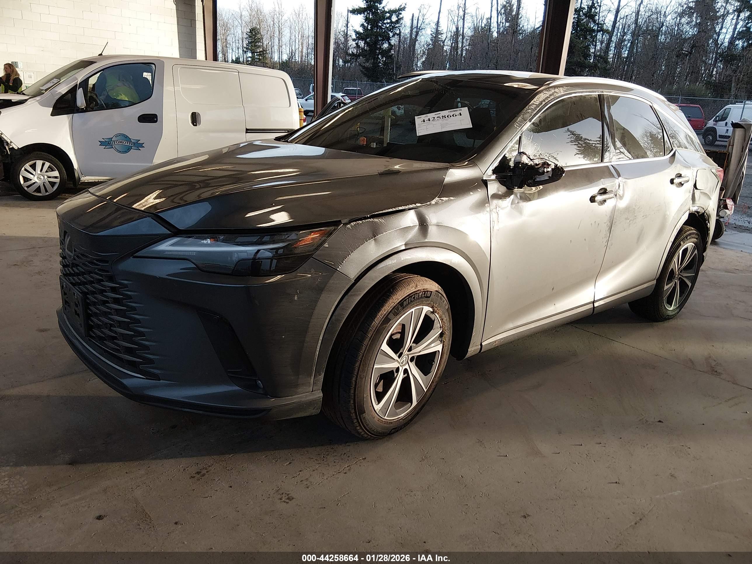 LEXUS RX image 2