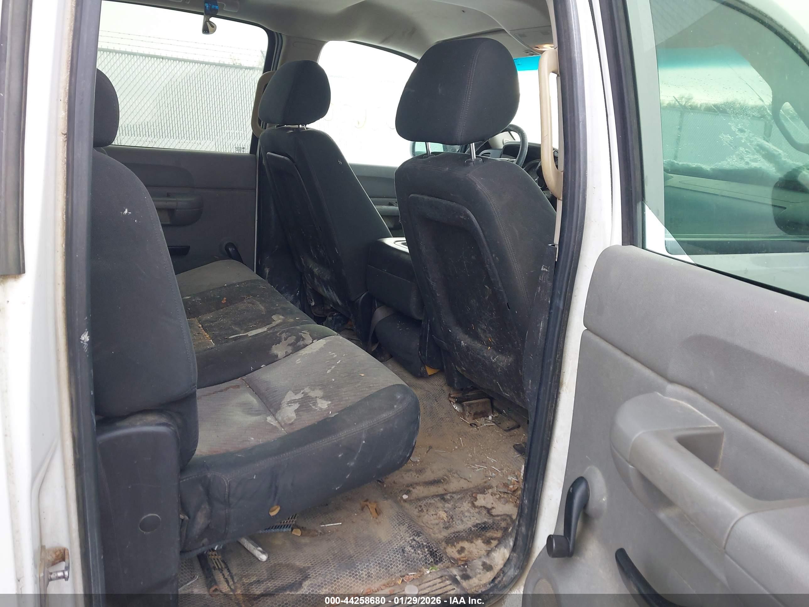 CHEVROLET SILVERADO image 8