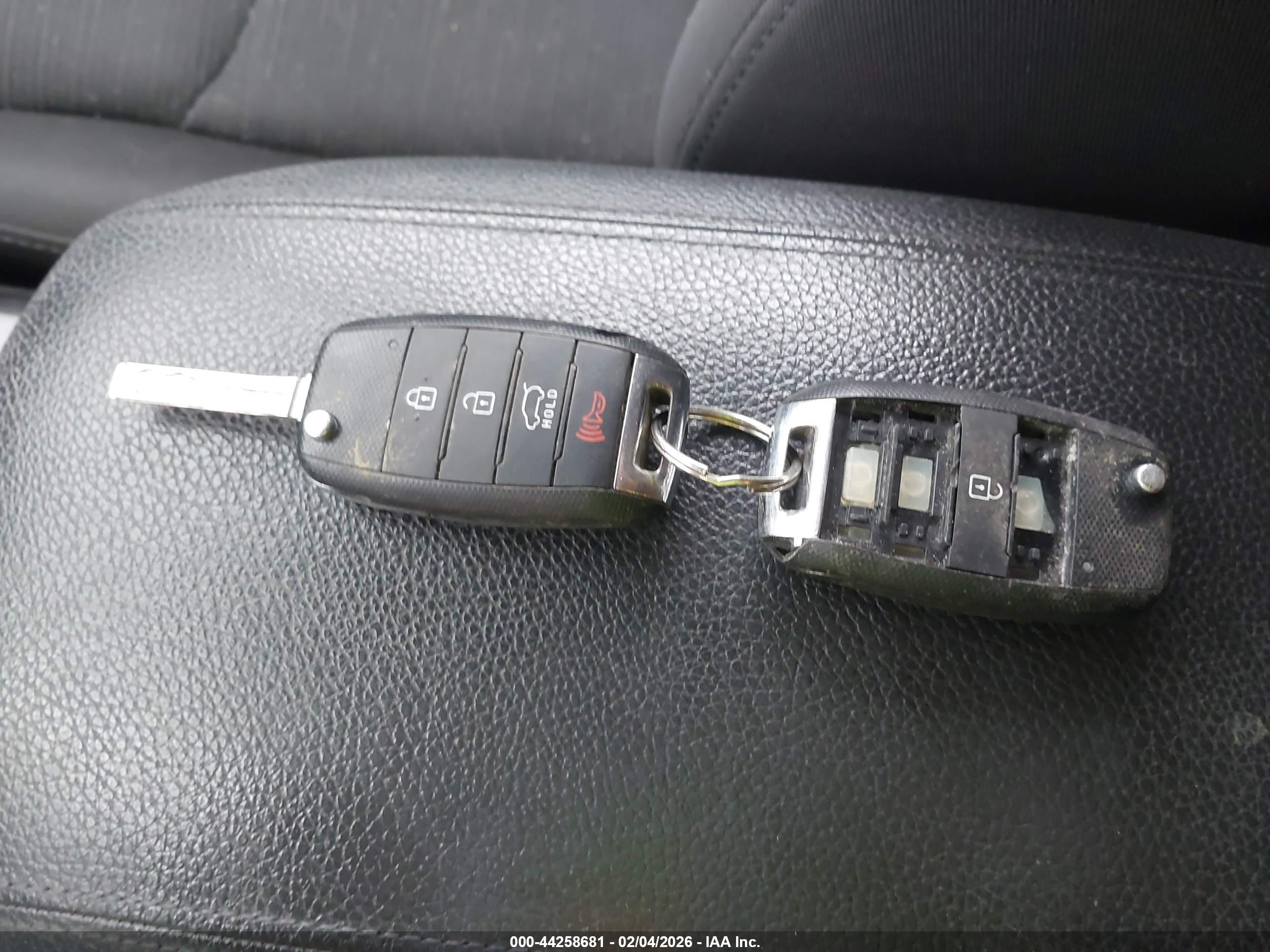 KIA SORENTO image 11