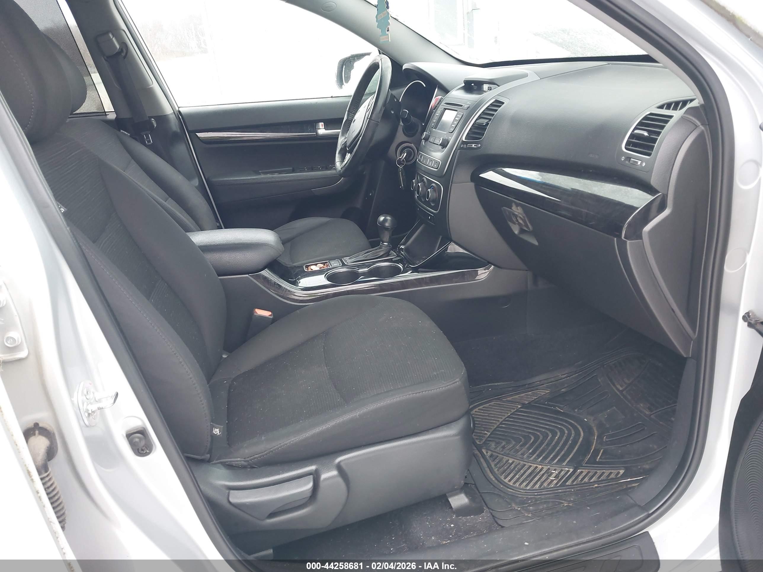 KIA SORENTO image 5