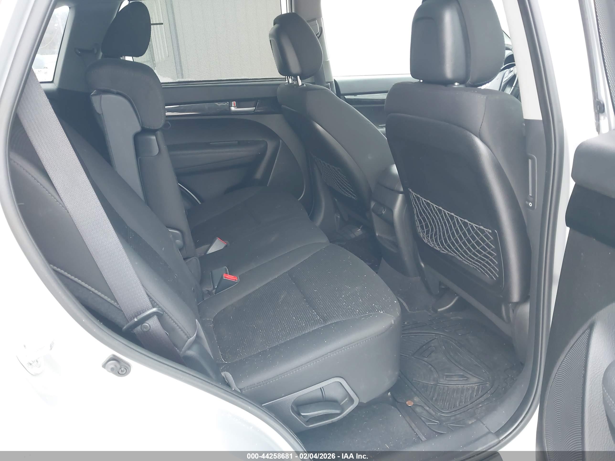 KIA SORENTO image 8