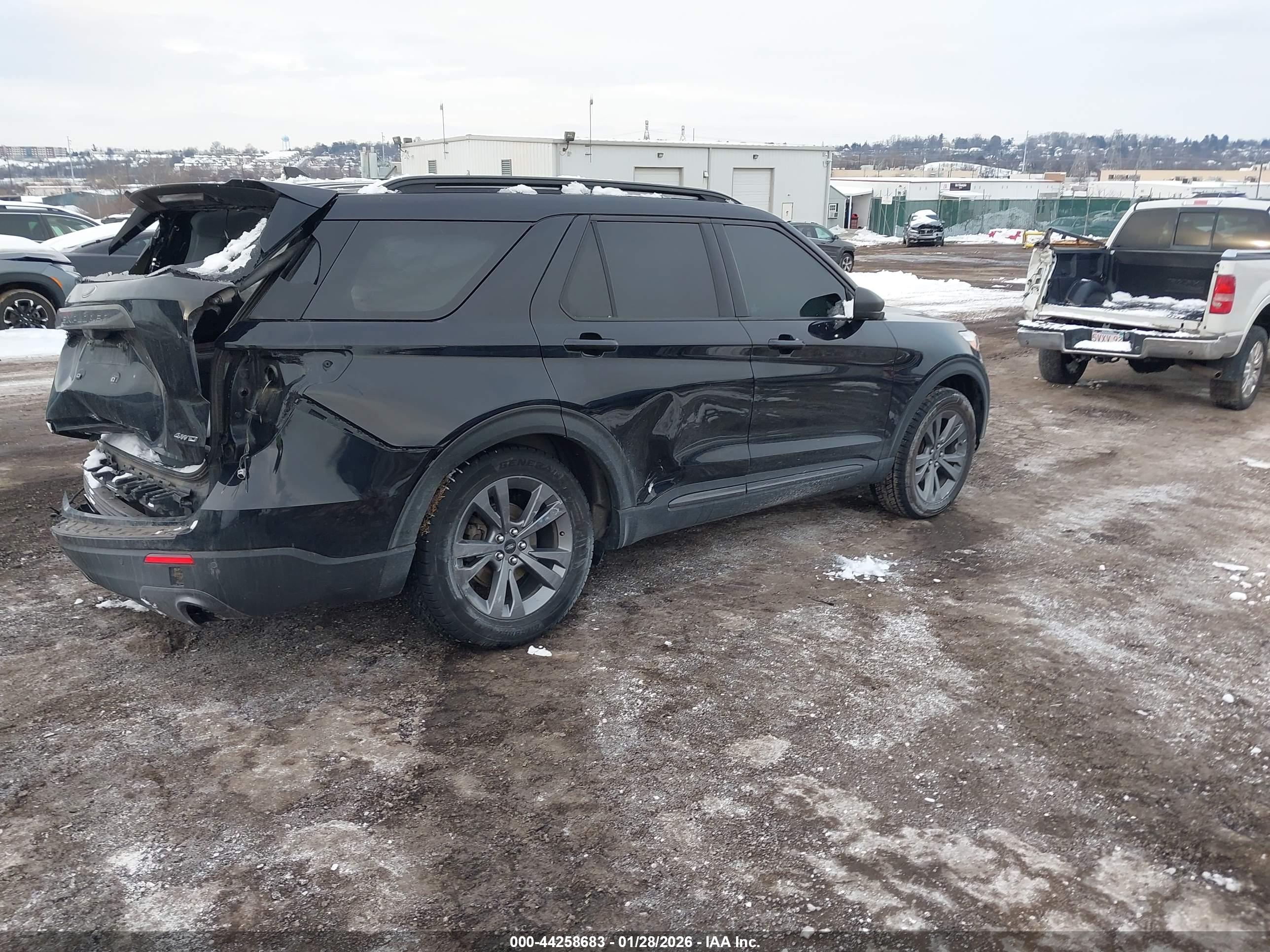 FORD EXPLORER image 4