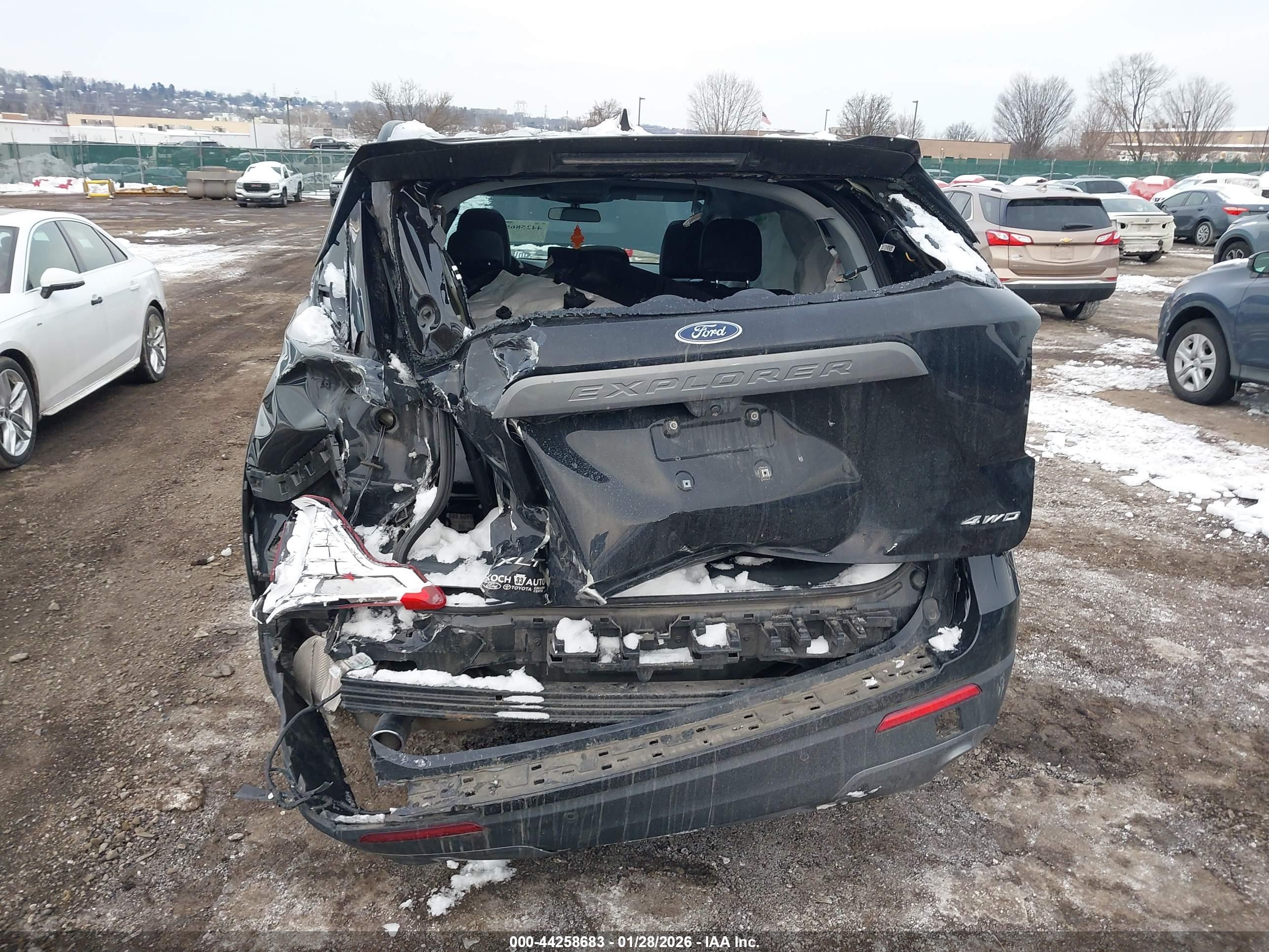 FORD EXPLORER image 6