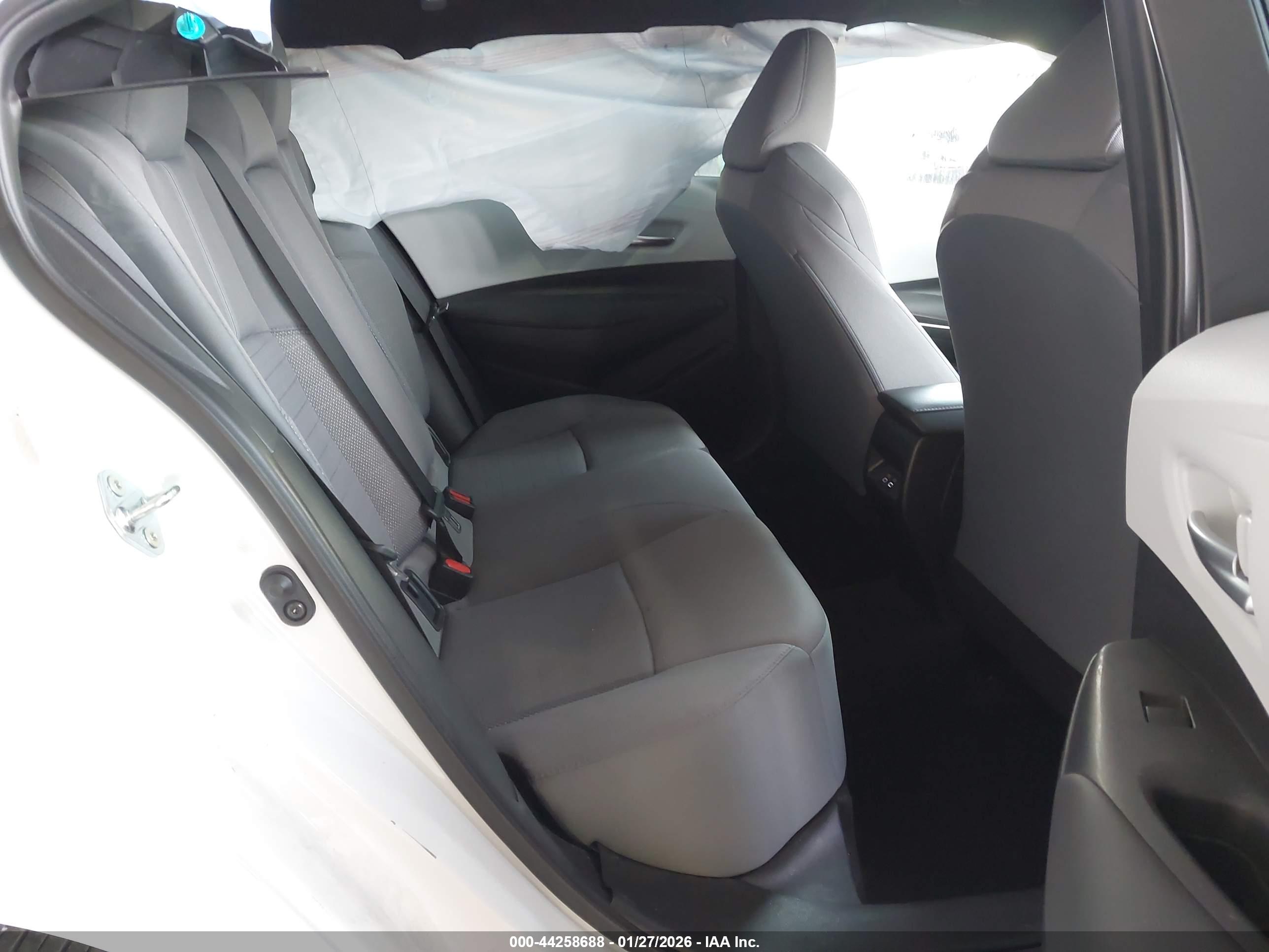 TOYOTA COROLLA image 8