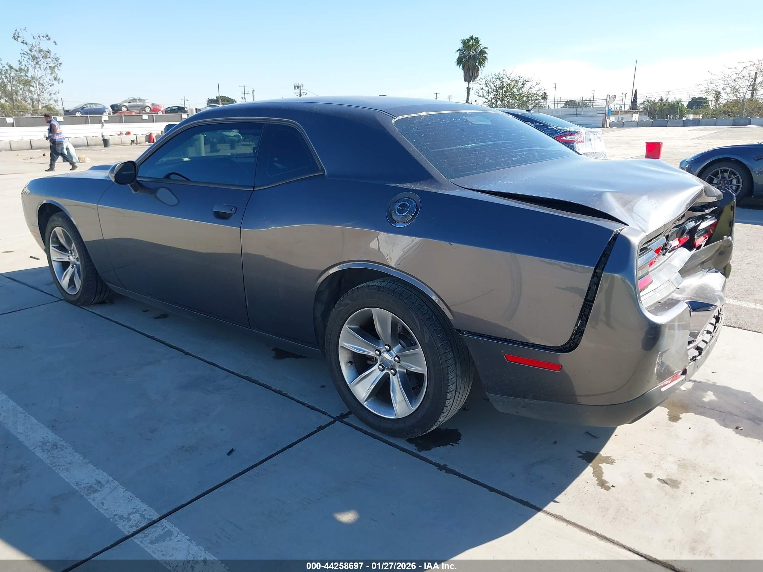 DODGE CHALLENGER image 3