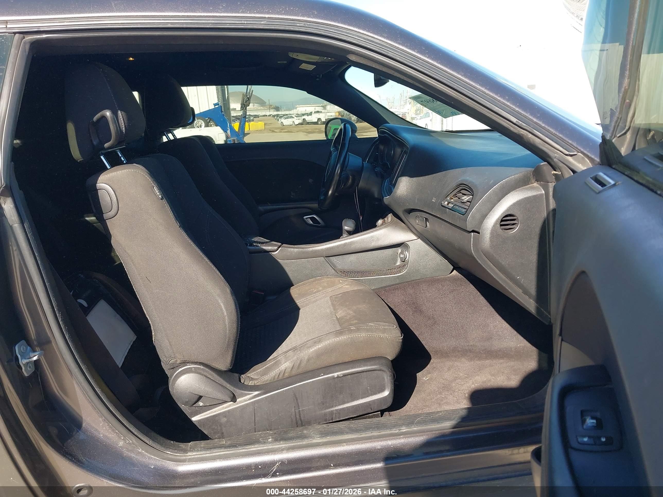 DODGE CHALLENGER image 5