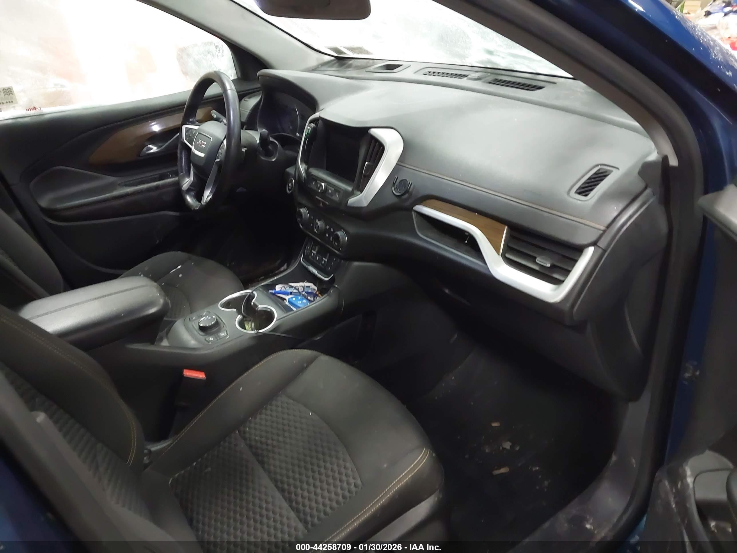 GMC TERRAIN image 5