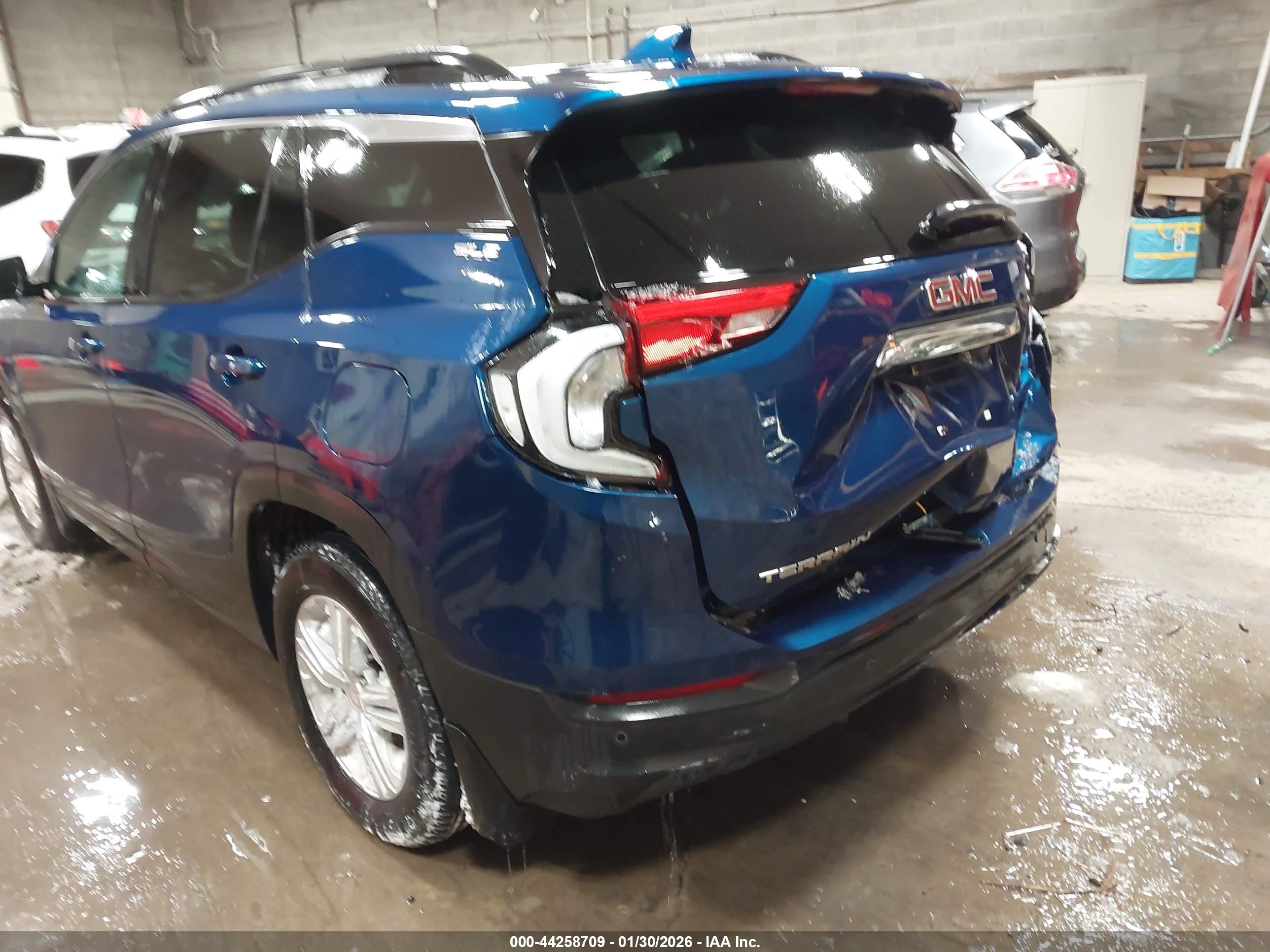 GMC TERRAIN image 6