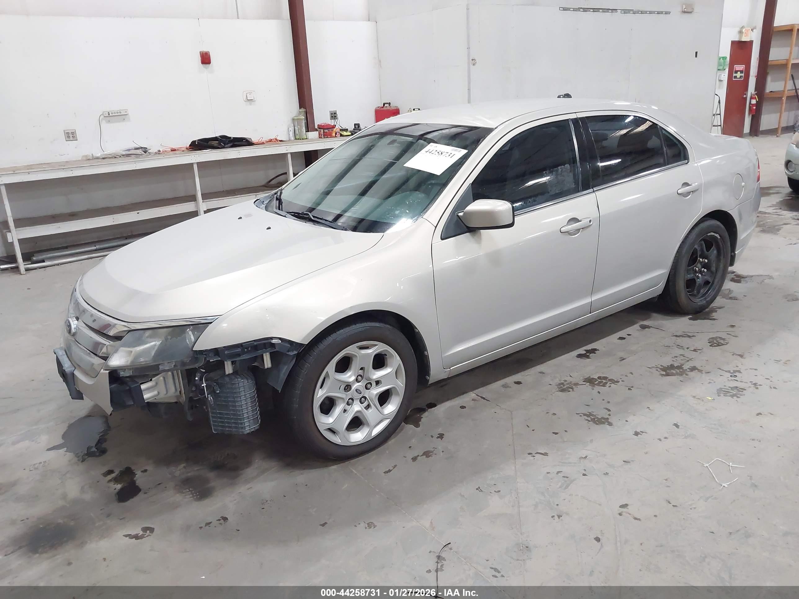 FORD FUSION image 2