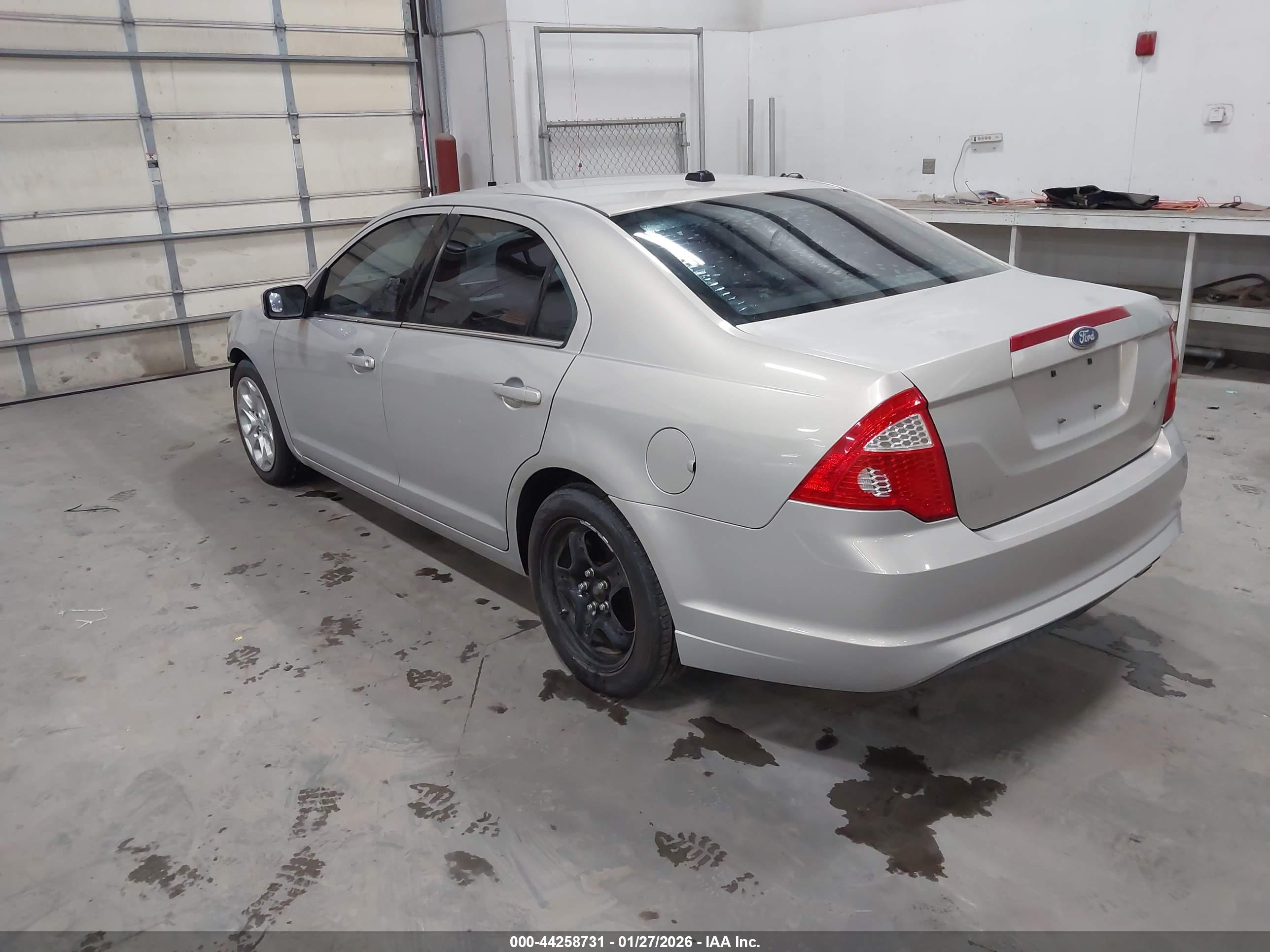 FORD FUSION image 3