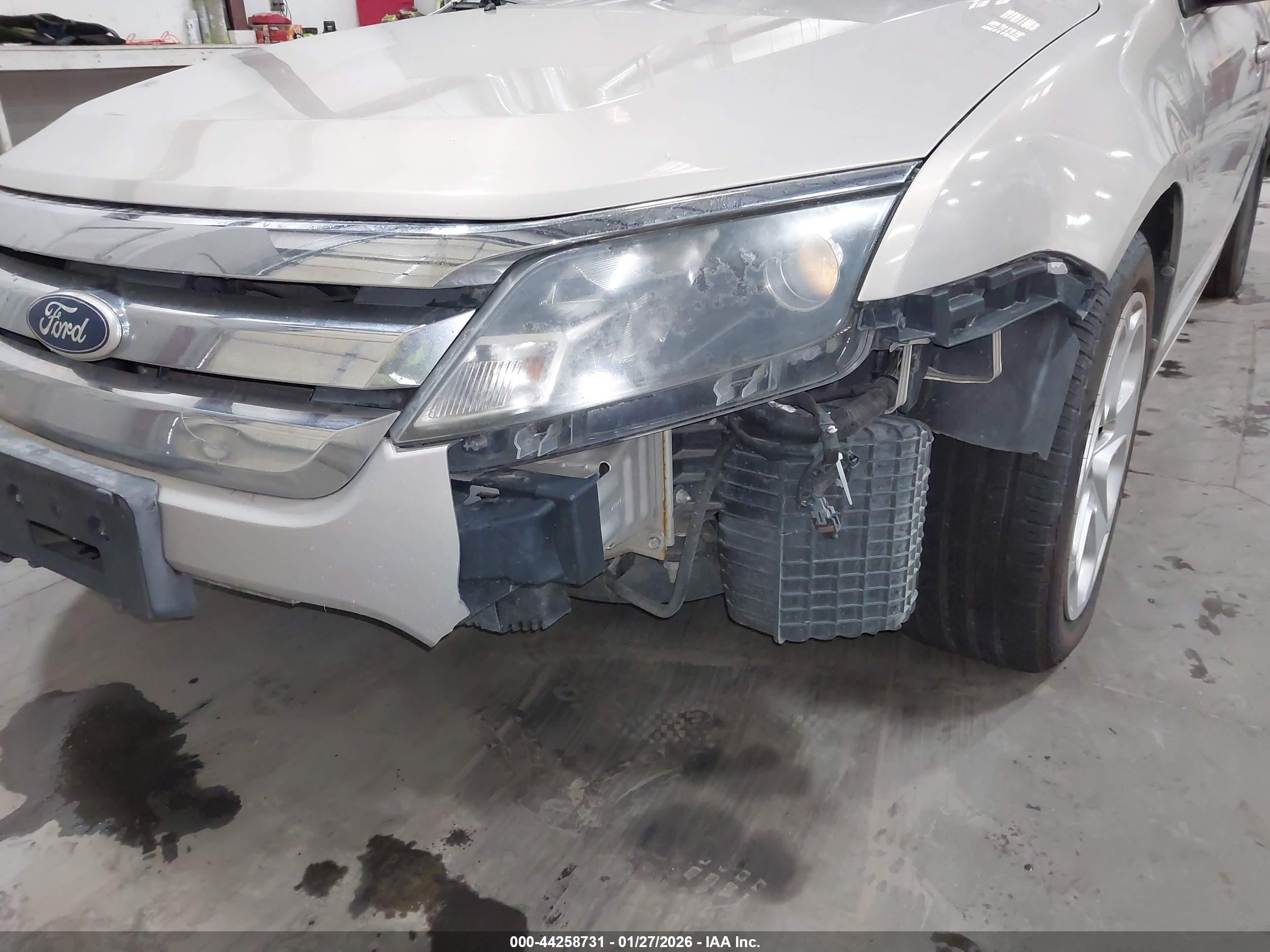 FORD FUSION image 6
