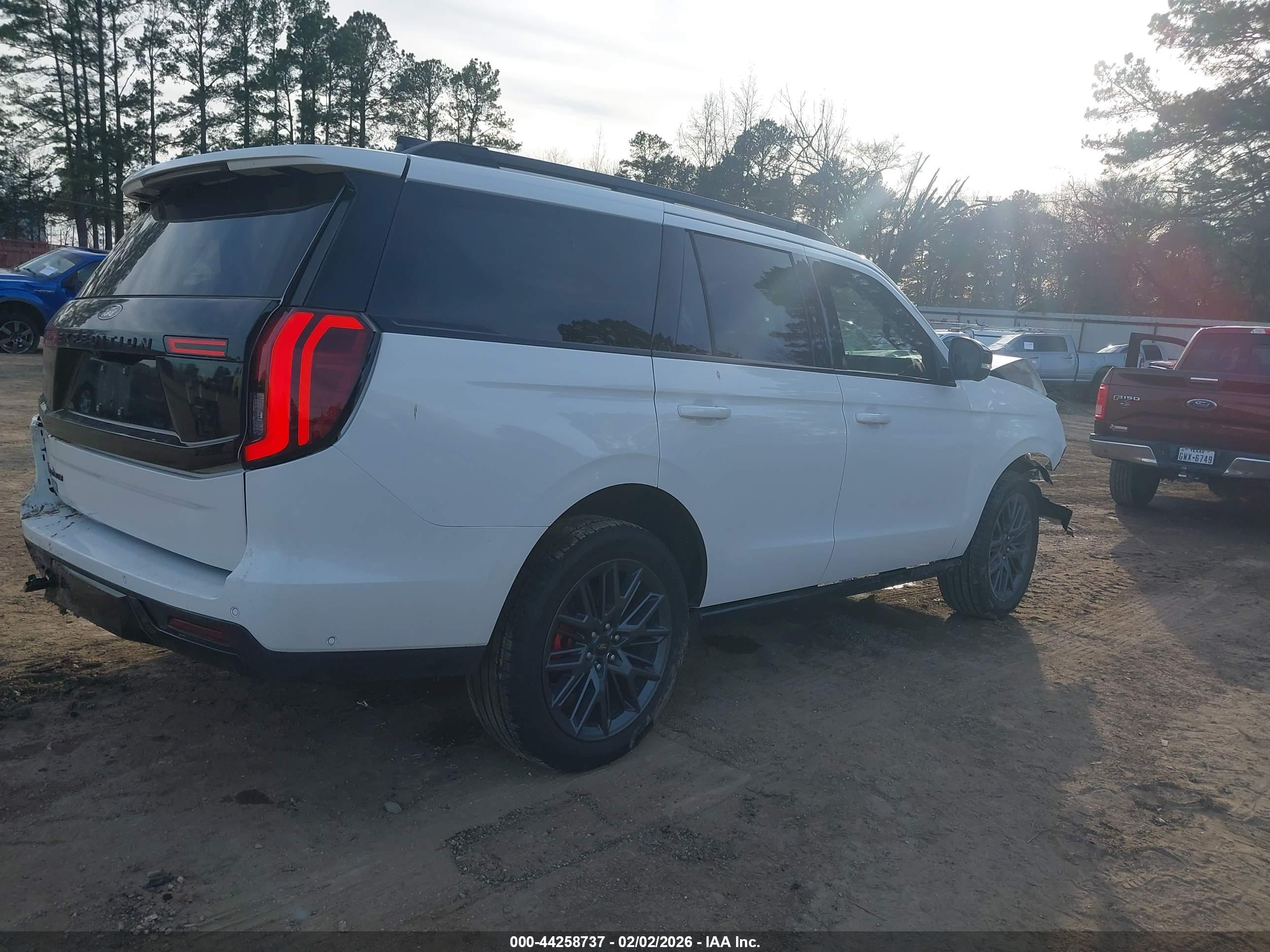 FORD EXPEDITION image 4